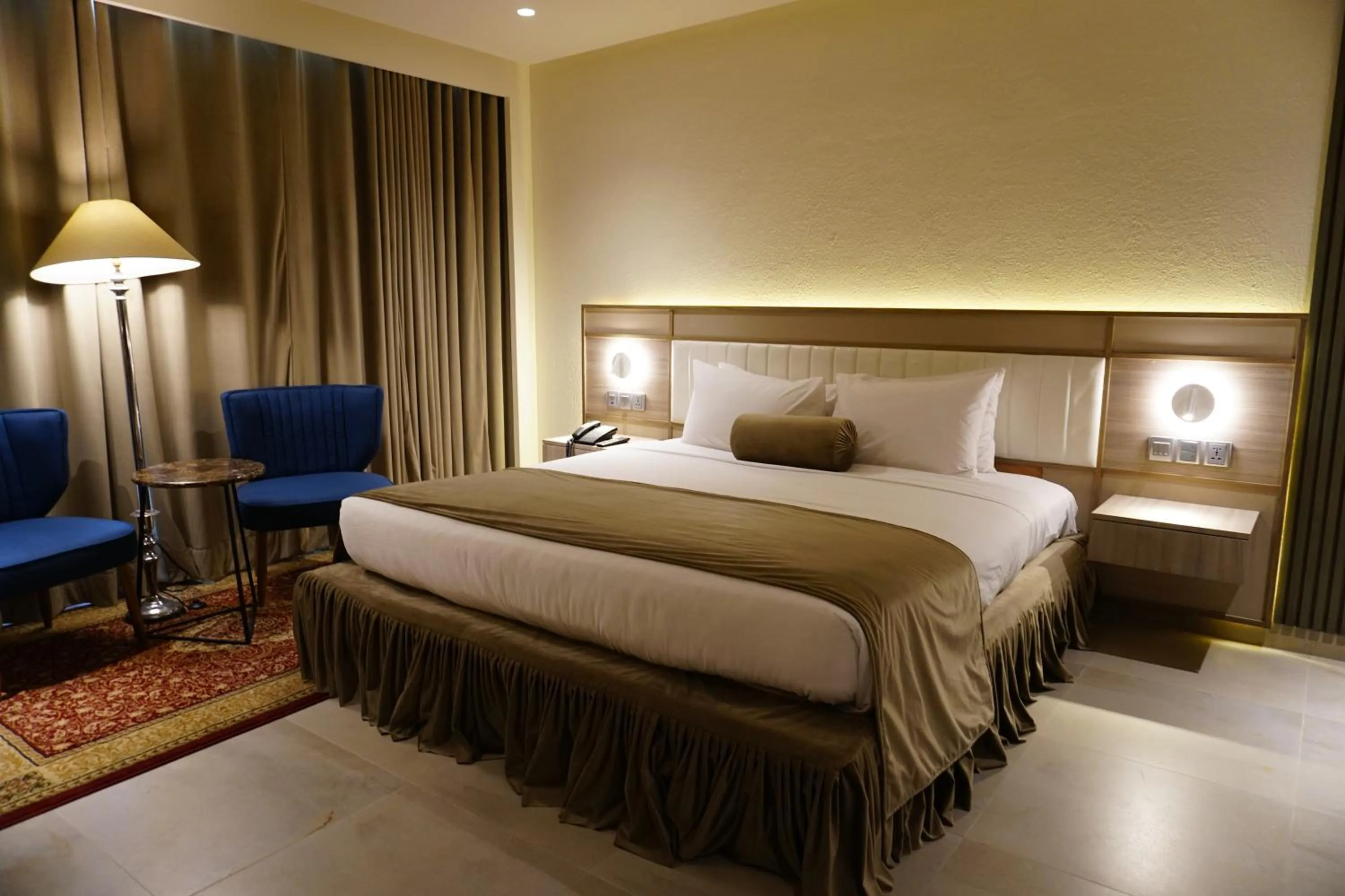 Regent Plaza Hotel & Convention Center