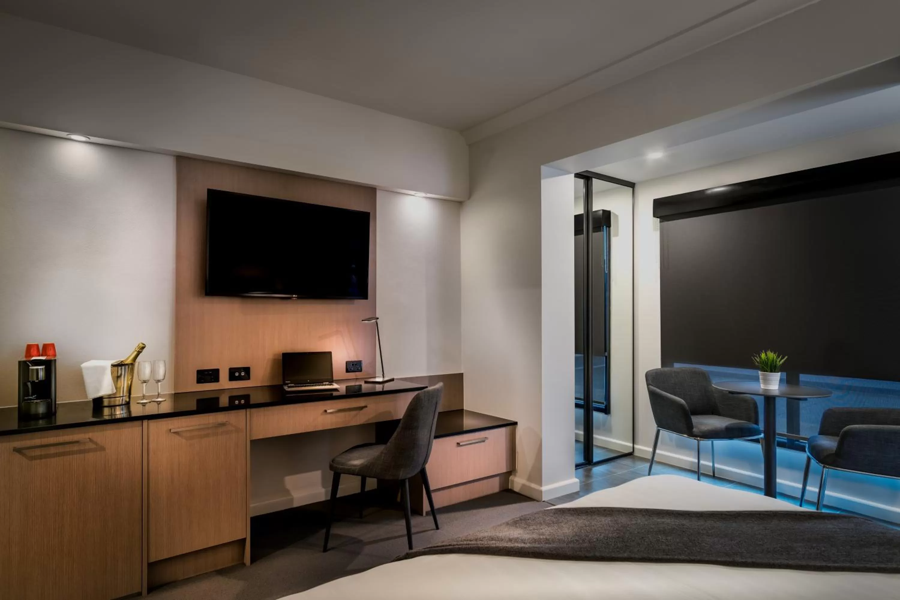 Bedroom in Crest on Park