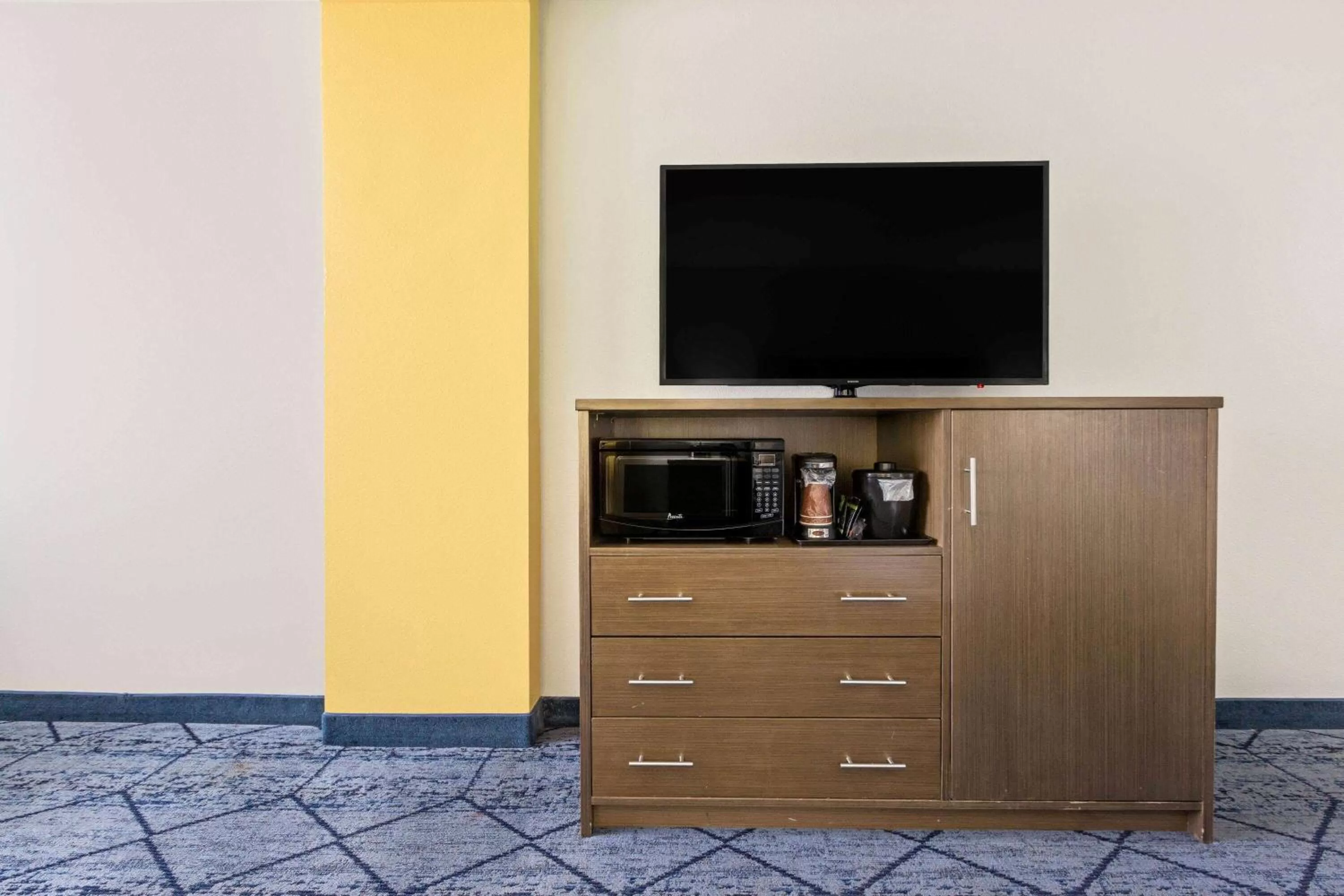 Photo of the whole room in La Quinta by Wyndham NE Long Beach/Cypress