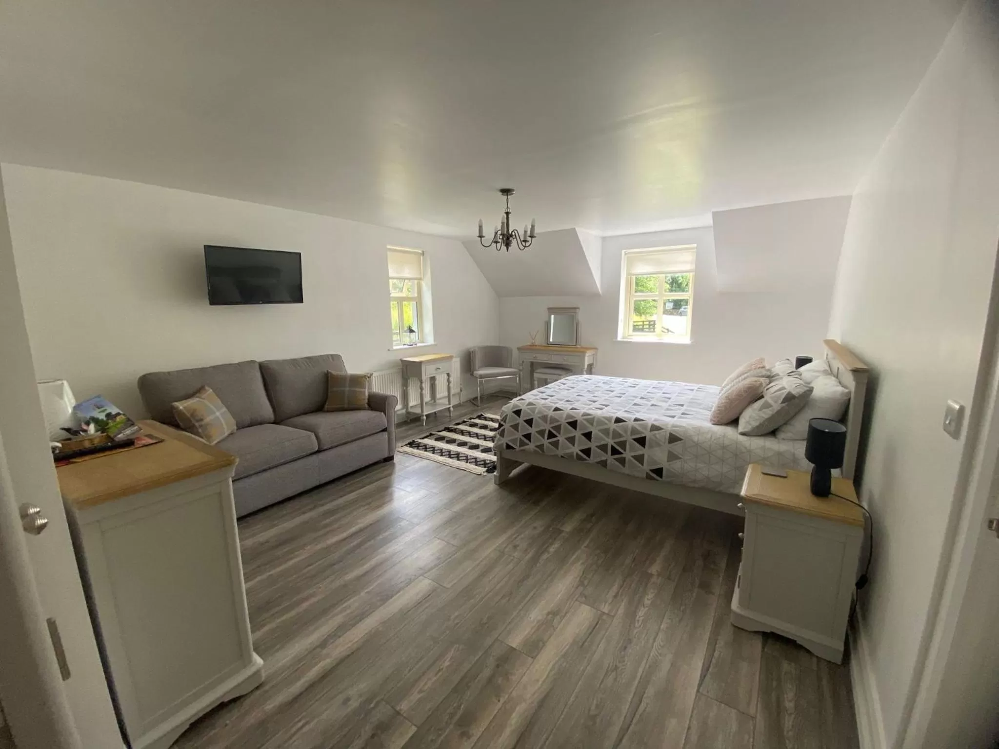 Bedroom in Rostrevor Valley Holiday Park Rooms with Hot tub and car service