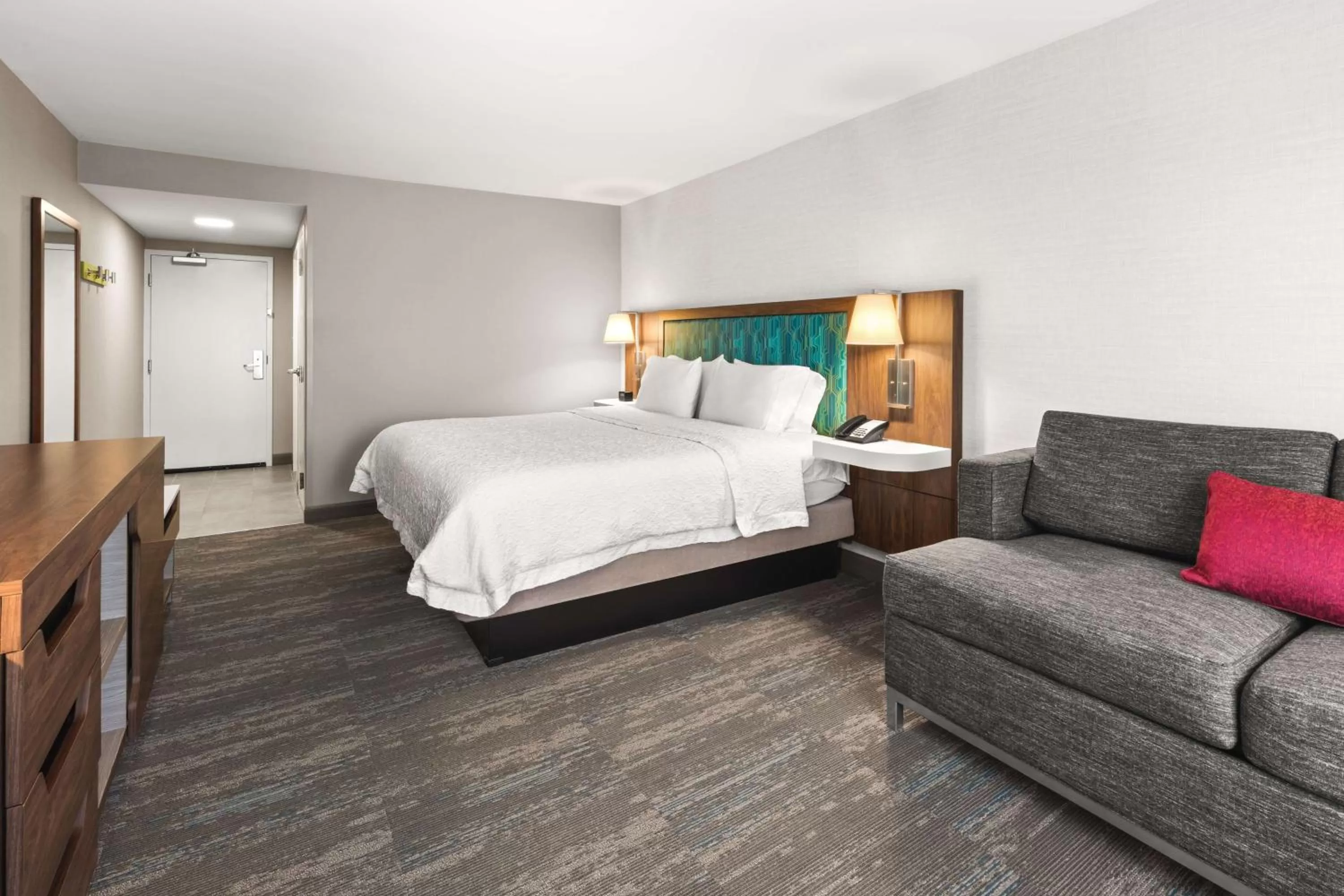 Living room, Bed in Hampton Inn Seekonk