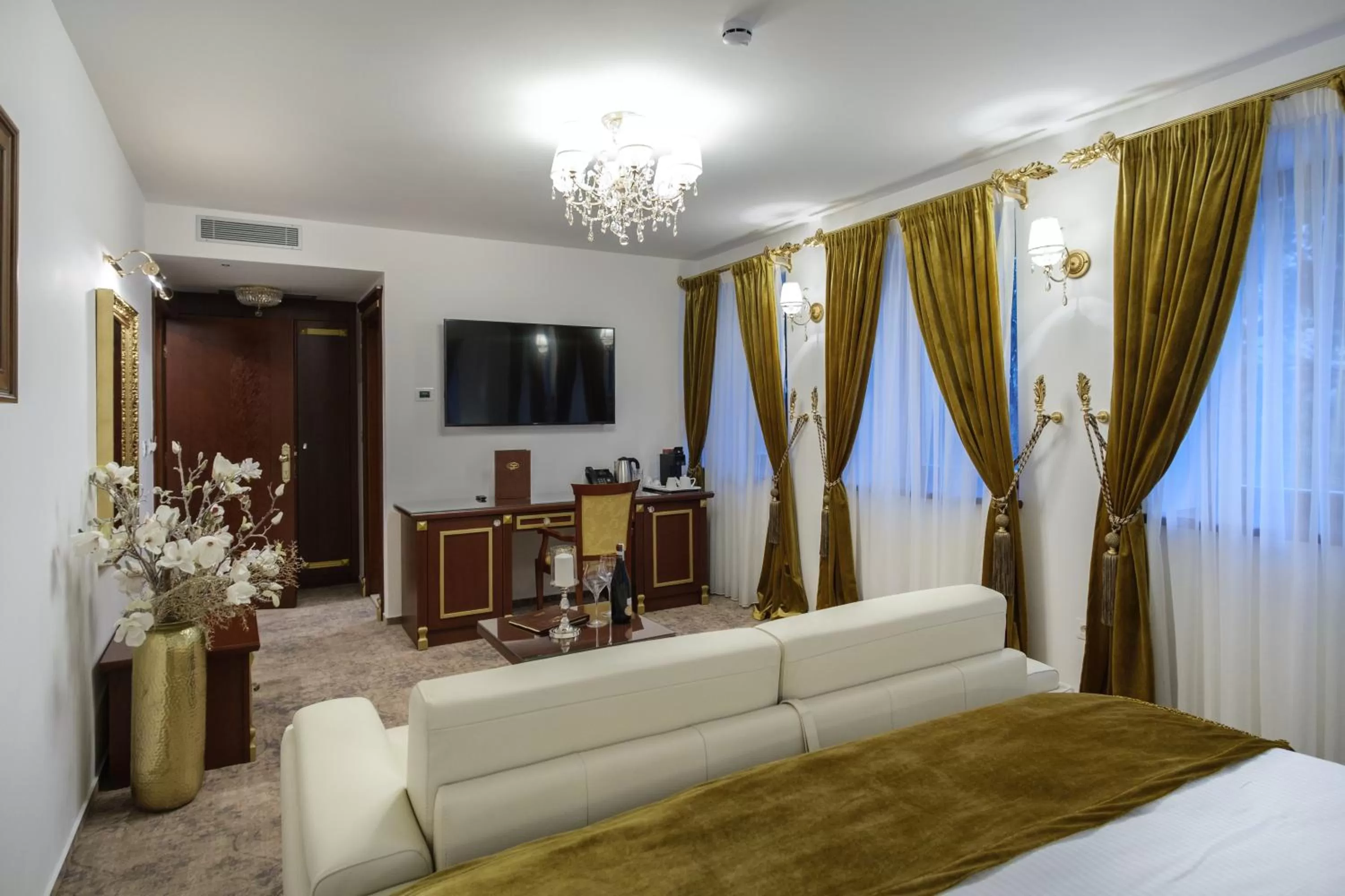 TV and multimedia, Bed in Integra Hotel