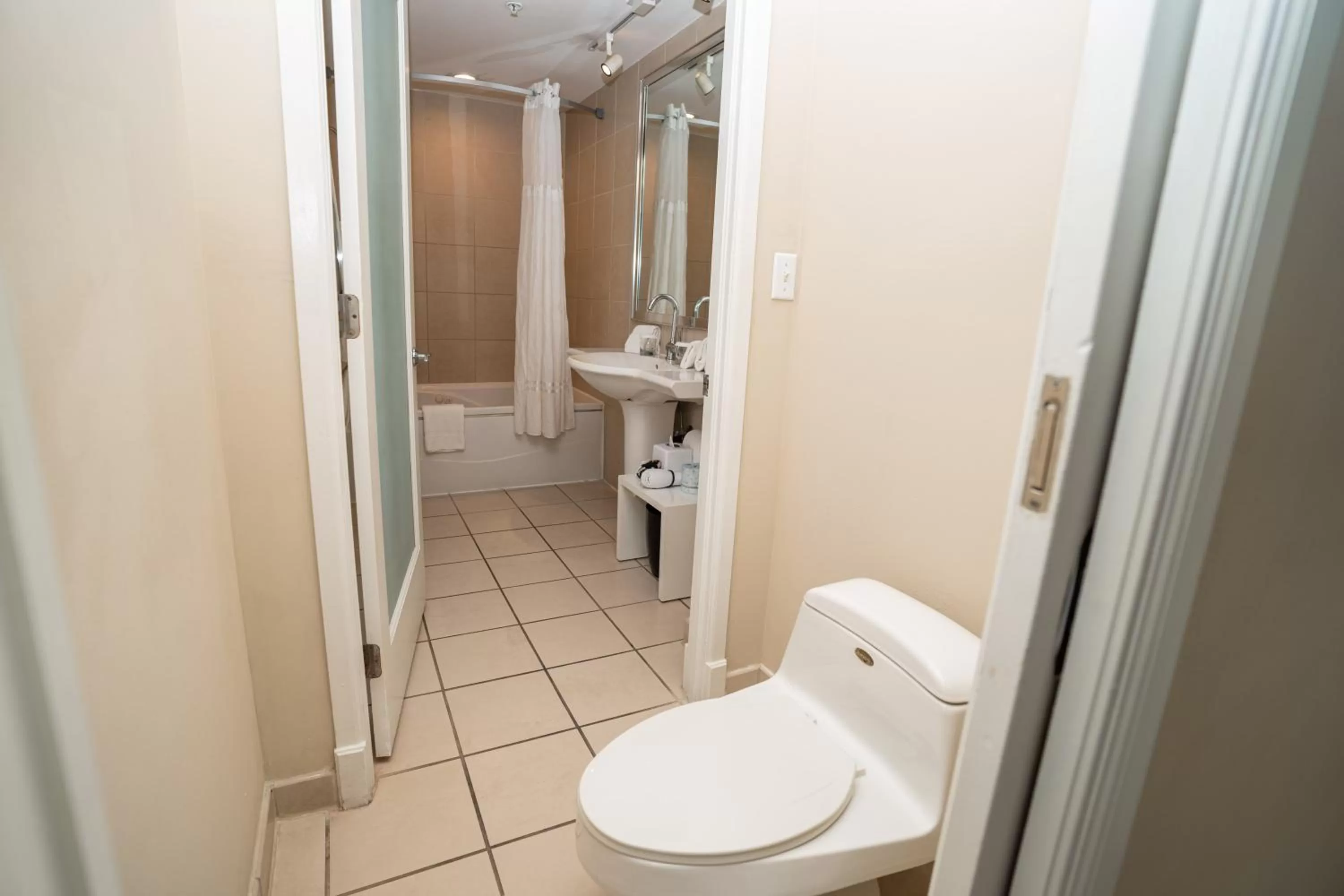 Shower in The Sagamore Hotel South Beach