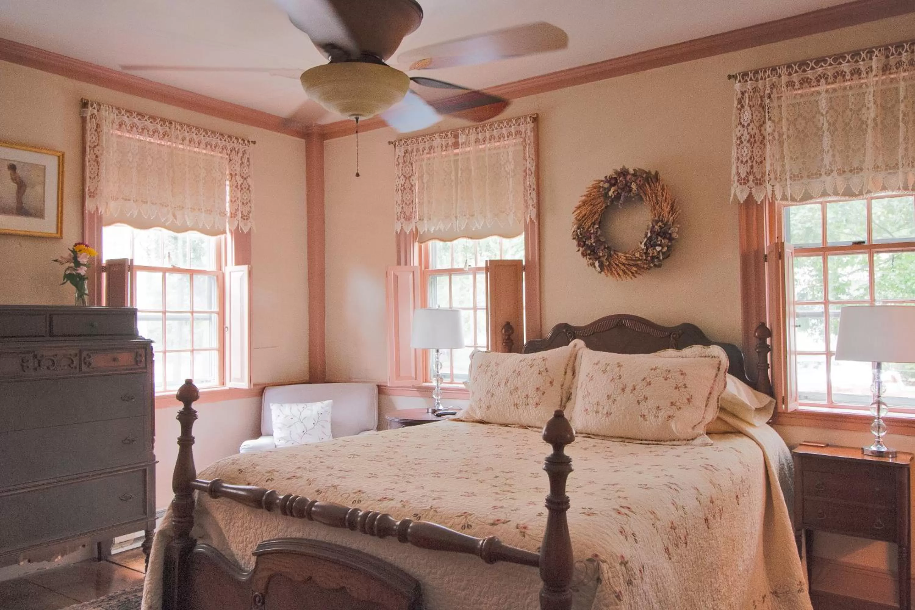 Photo of the whole room, Bed in William's Grant Inn Bed and Breakfast