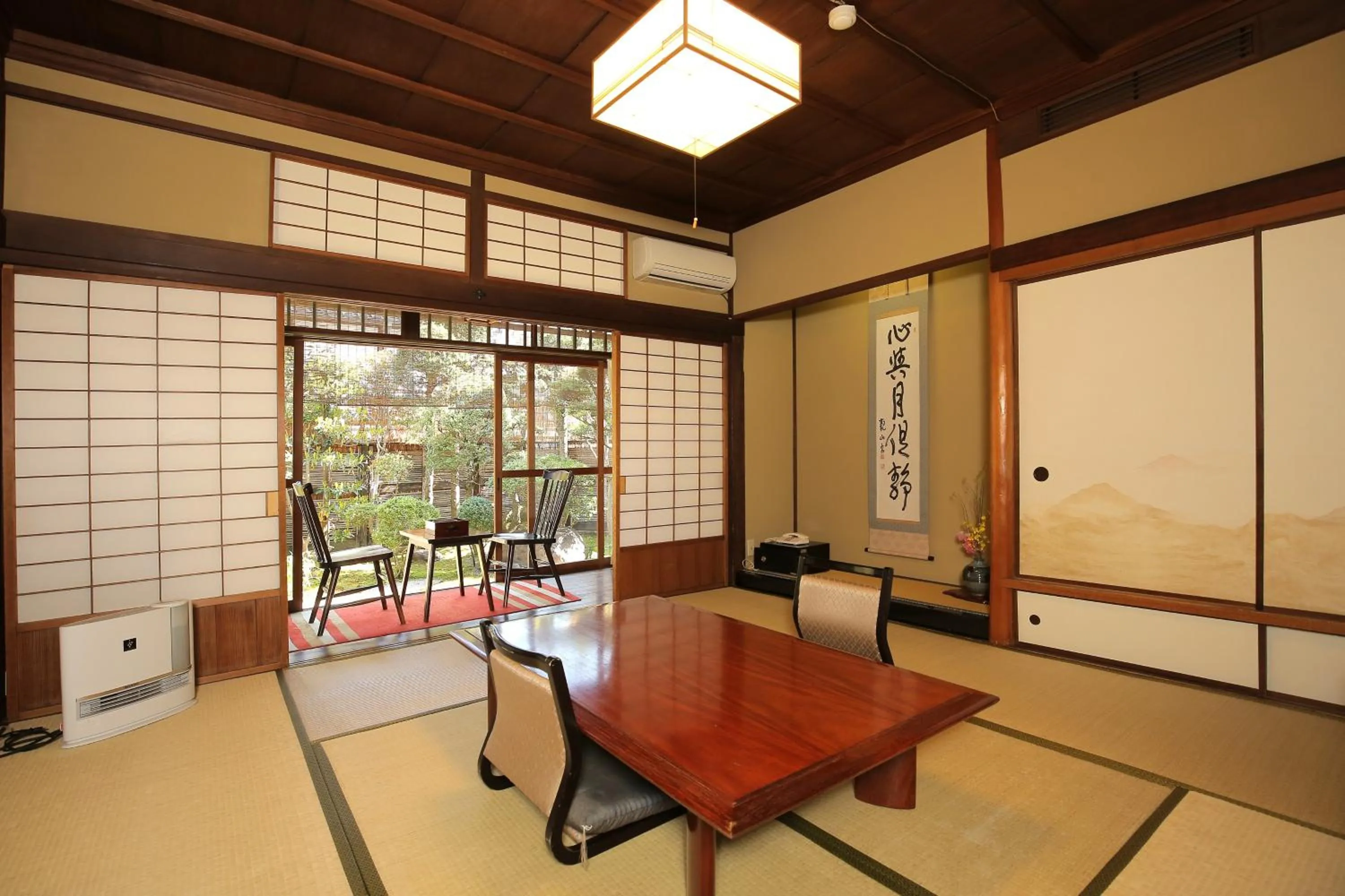 Photo of the whole room in Ryori Ryokan Tsurugata