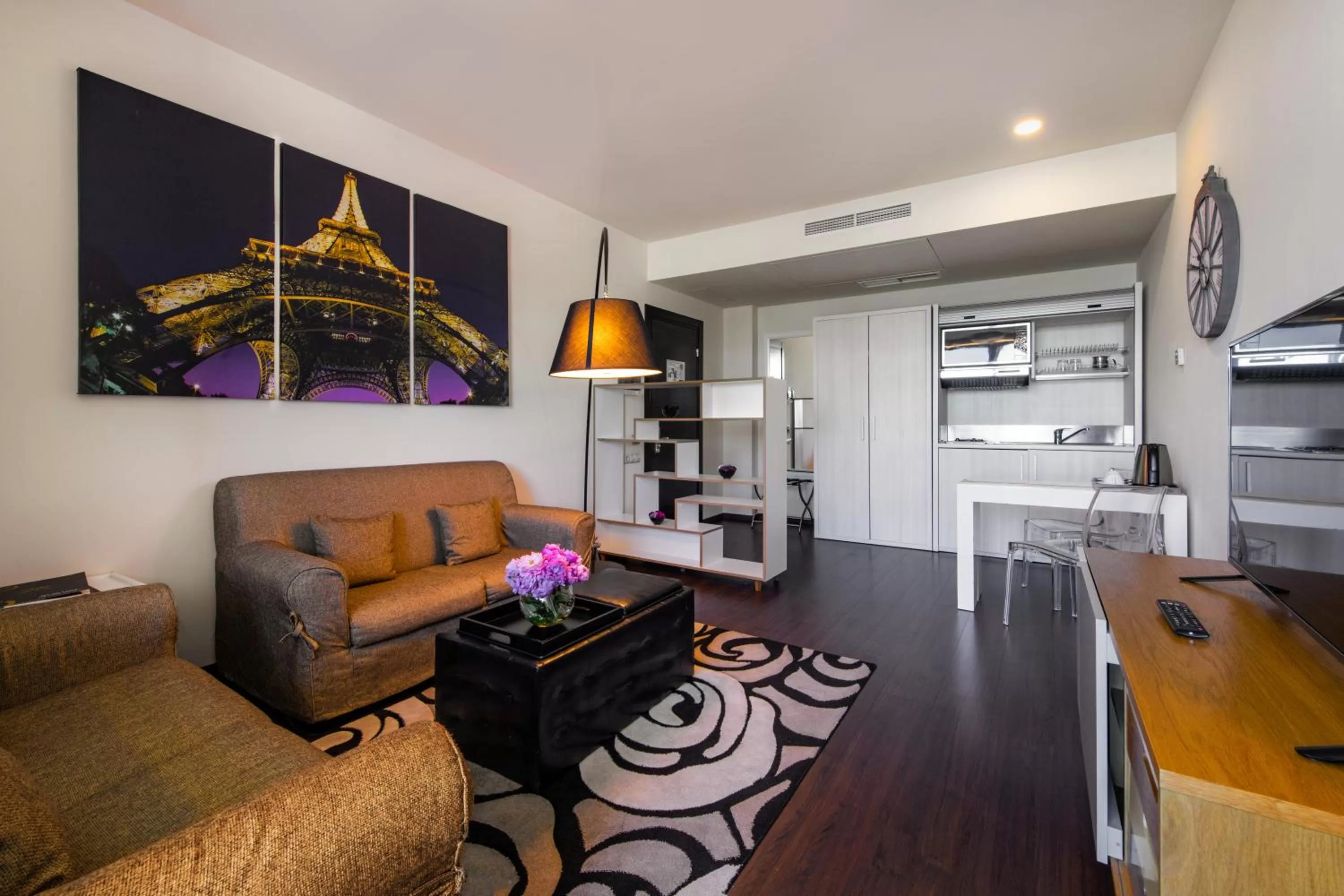 Living room in Opera Suite Hotel