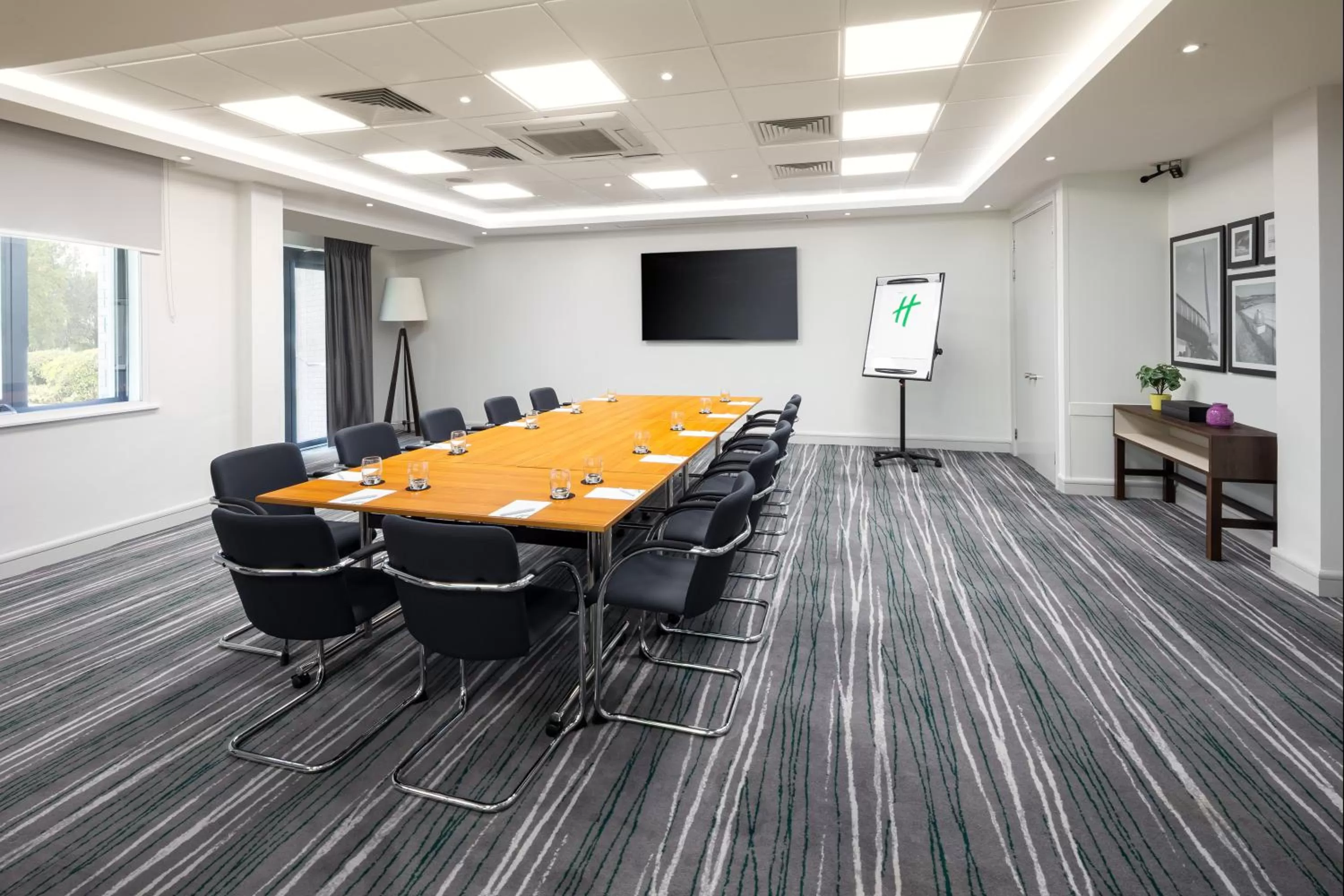Business facilities in Holiday Inn Aylesbury by IHG