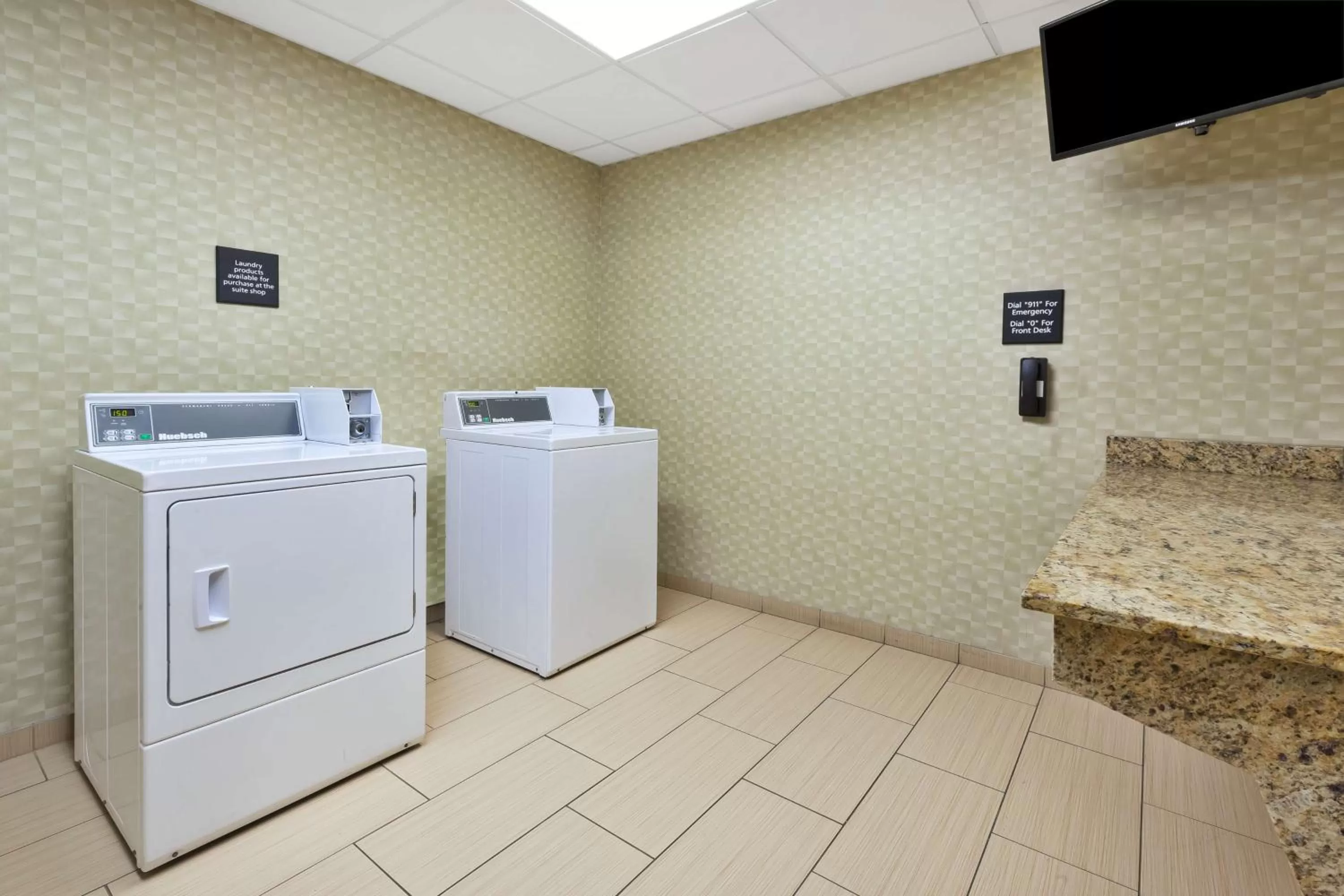 Property building in Hampton Inn Detroit/Southgate