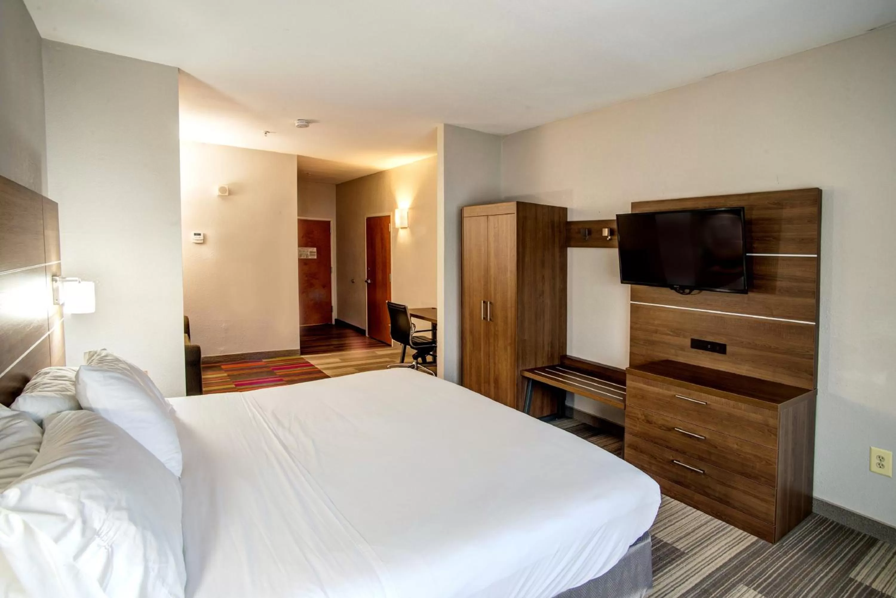 Photo of the whole room, Bed in Holiday Inn Express La Plata by IHG