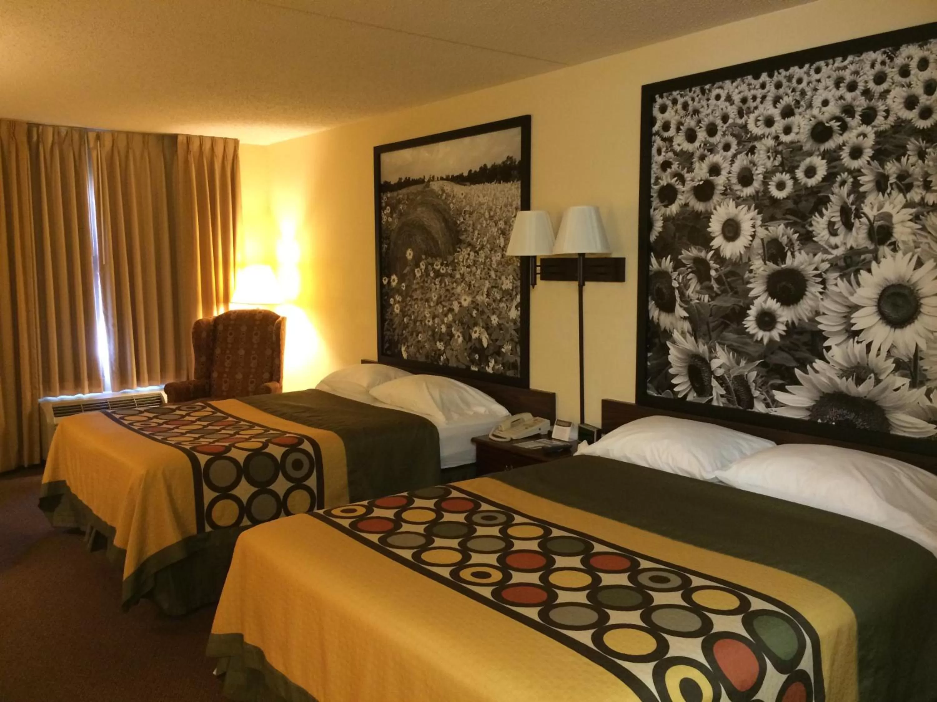 Photo of the whole room, Room Photo in Super 8 by Wyndham Lamar