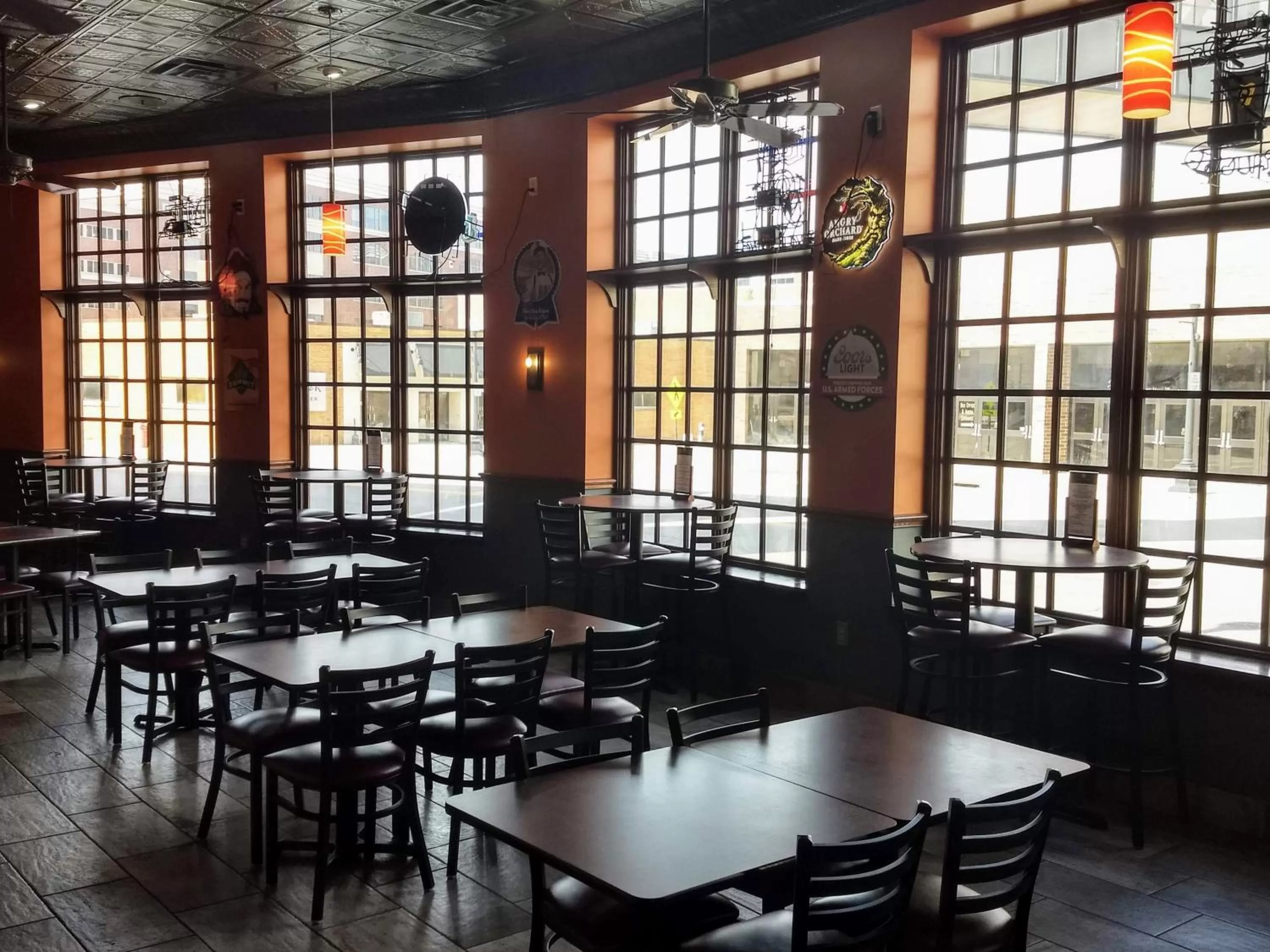 Restaurant/places to eat in Pearl Street Hotel