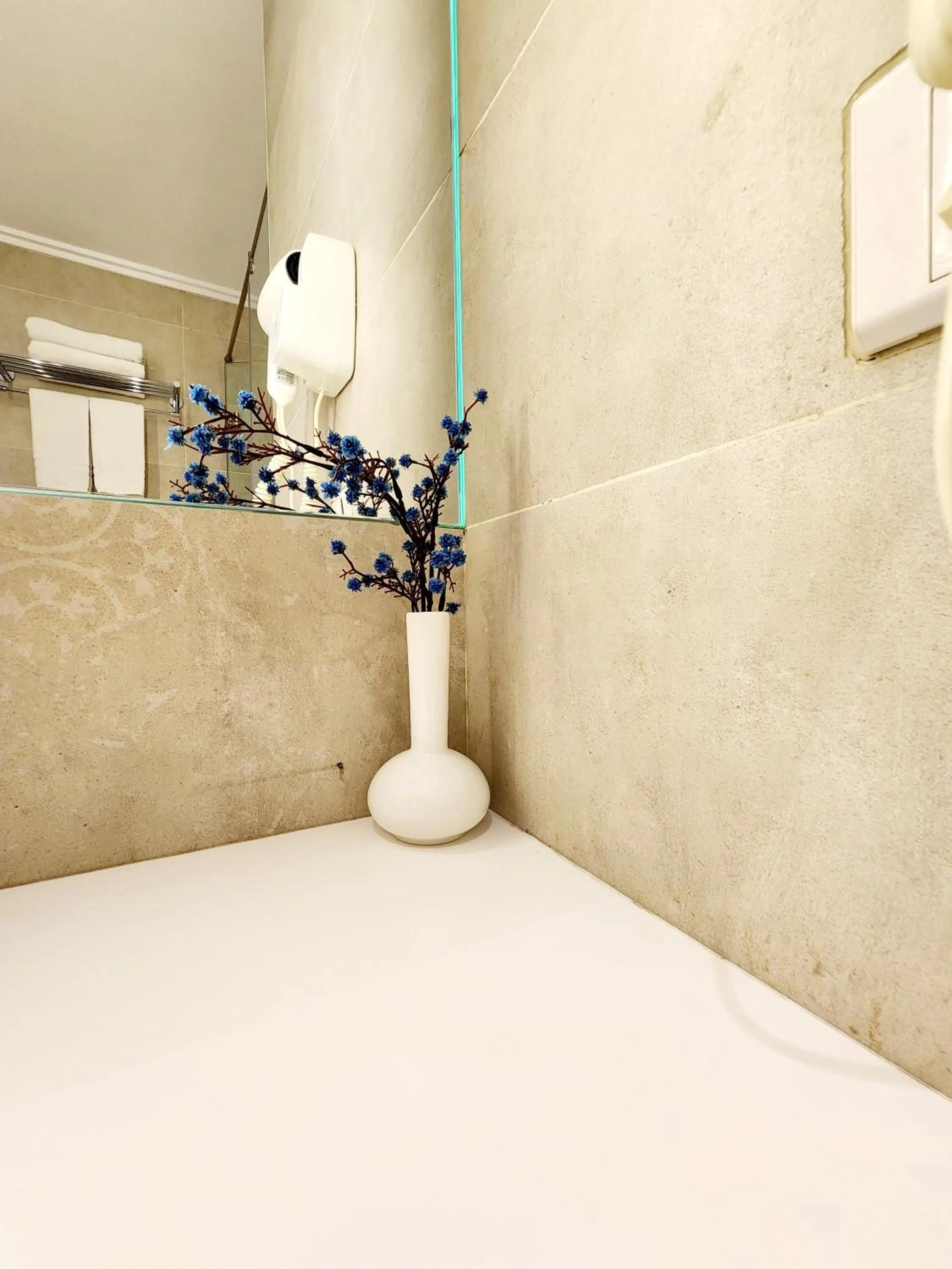 Bathroom, Bed in Best Western Premier Hotel Gulberg Lahore