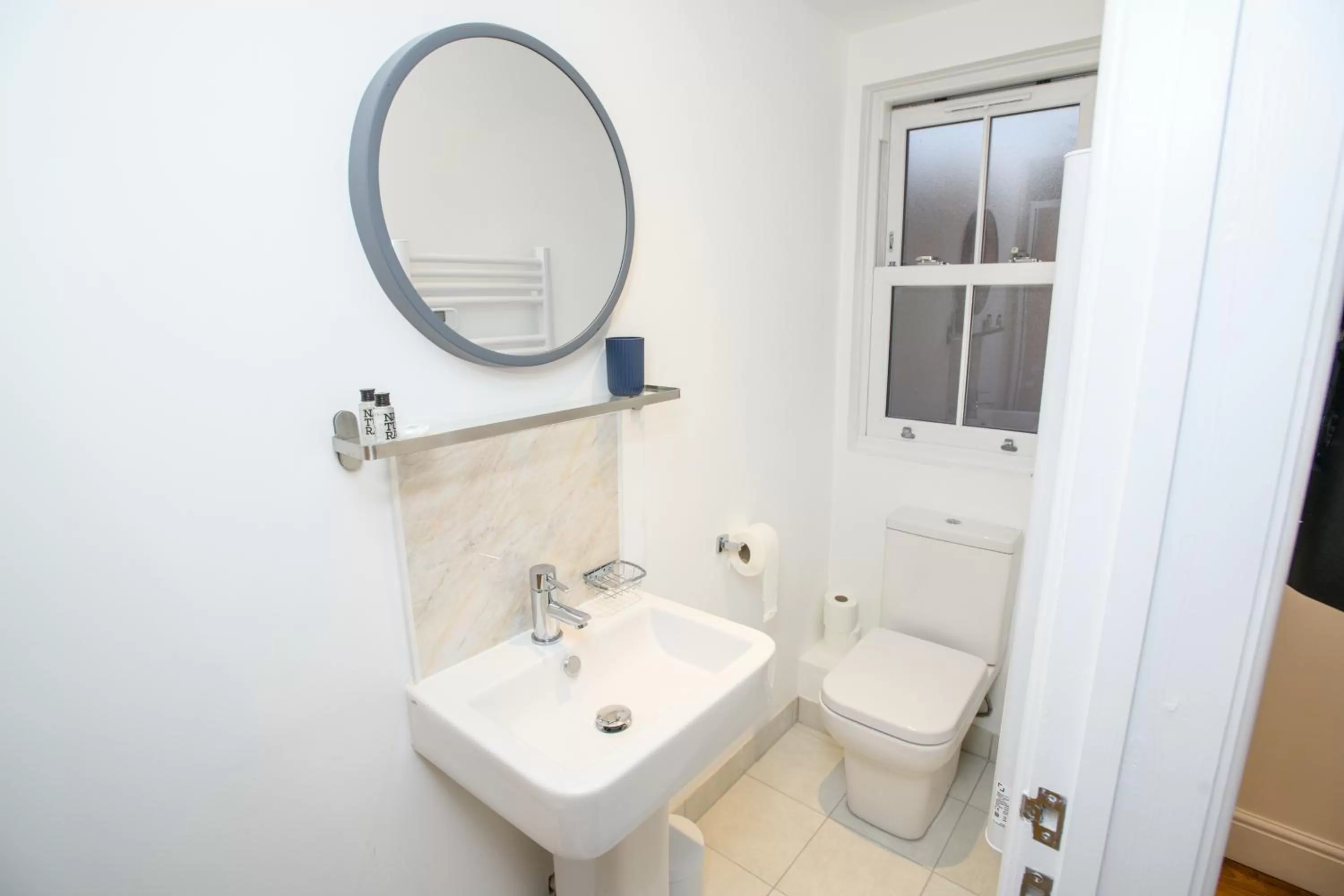 Toilet in Tavmar Accommodation