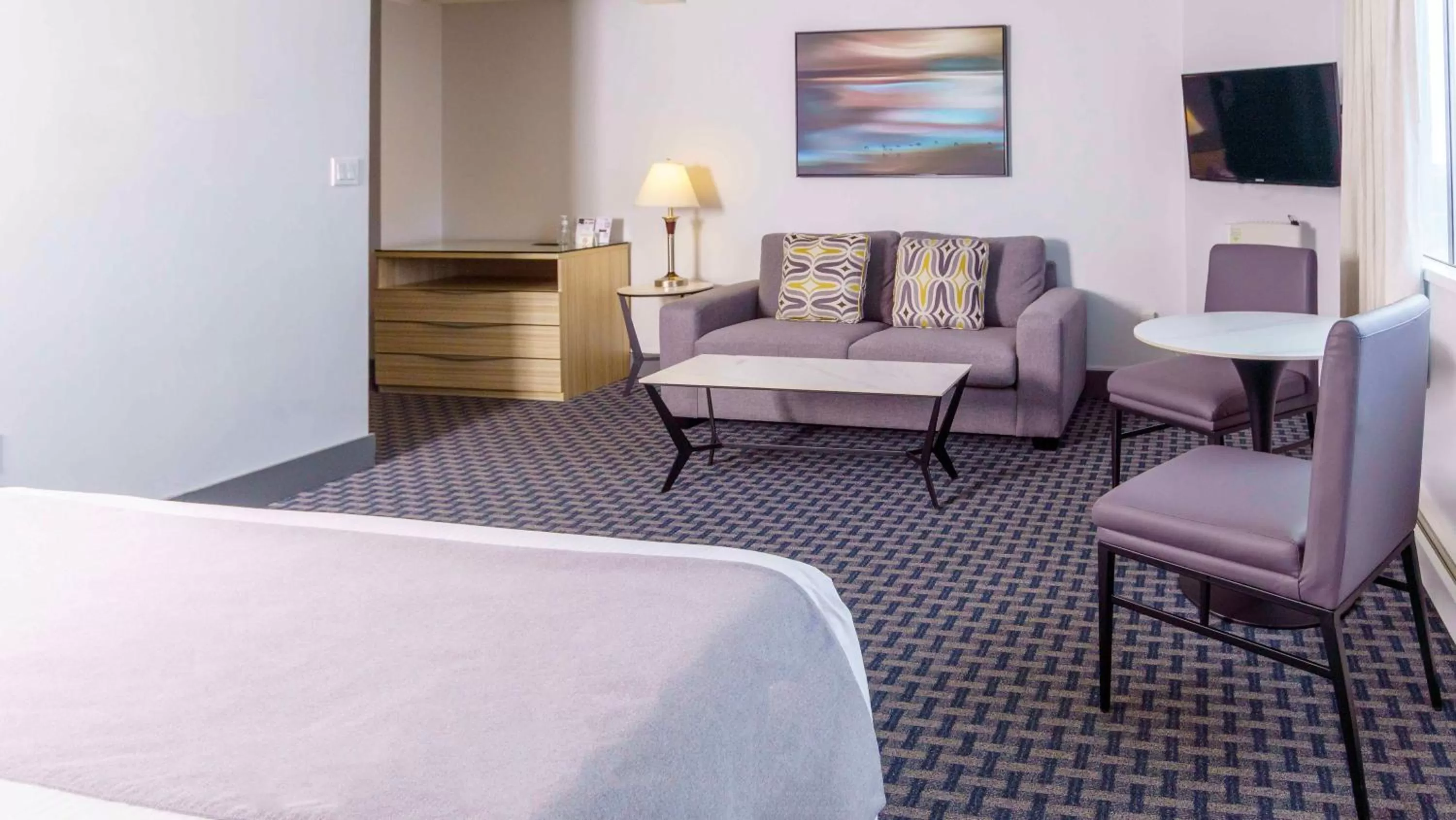 Seating area, Bed in Century Plaza Hotel