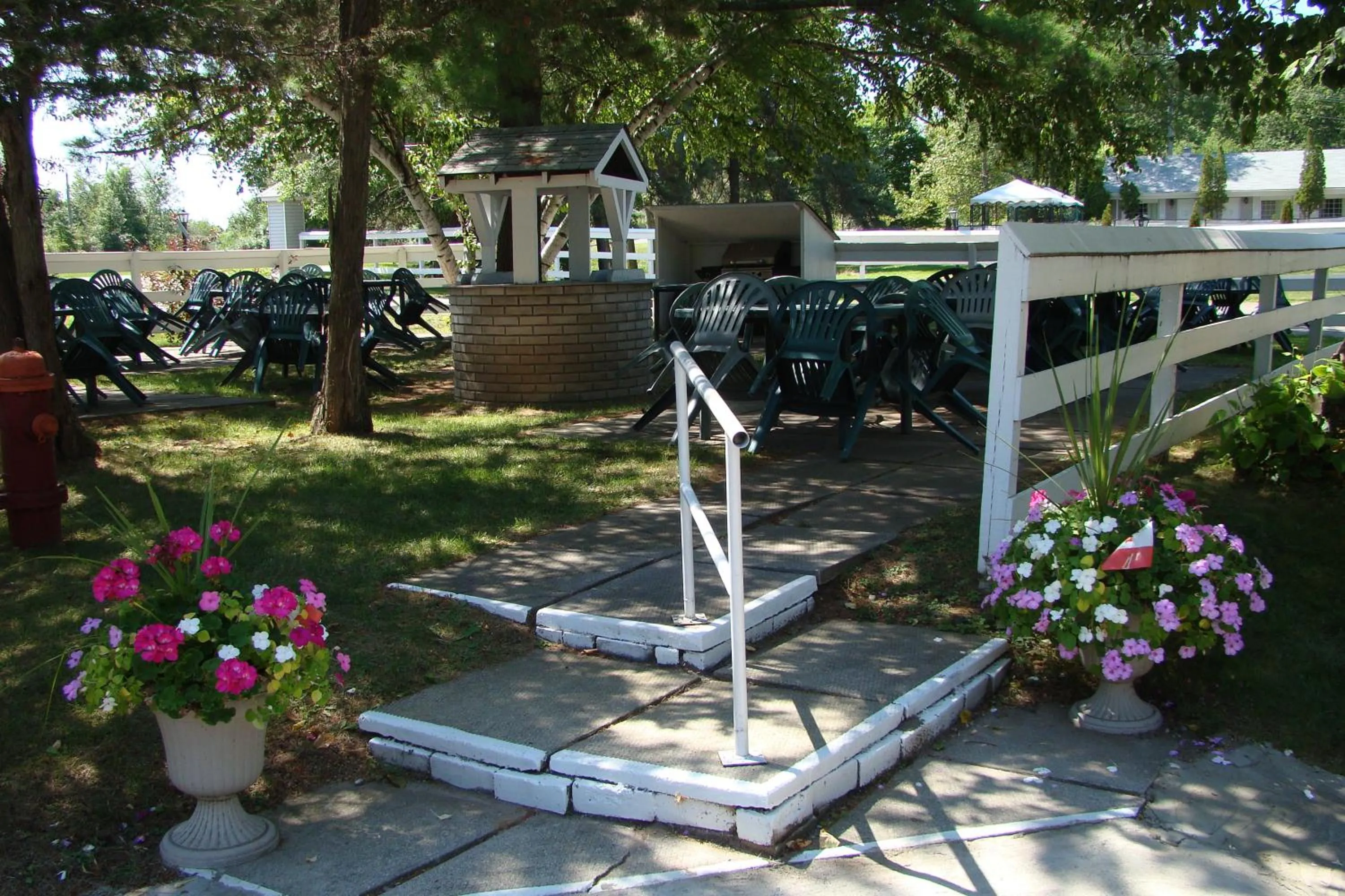 Facade/entrance in Colonial Resort-1000Islands
