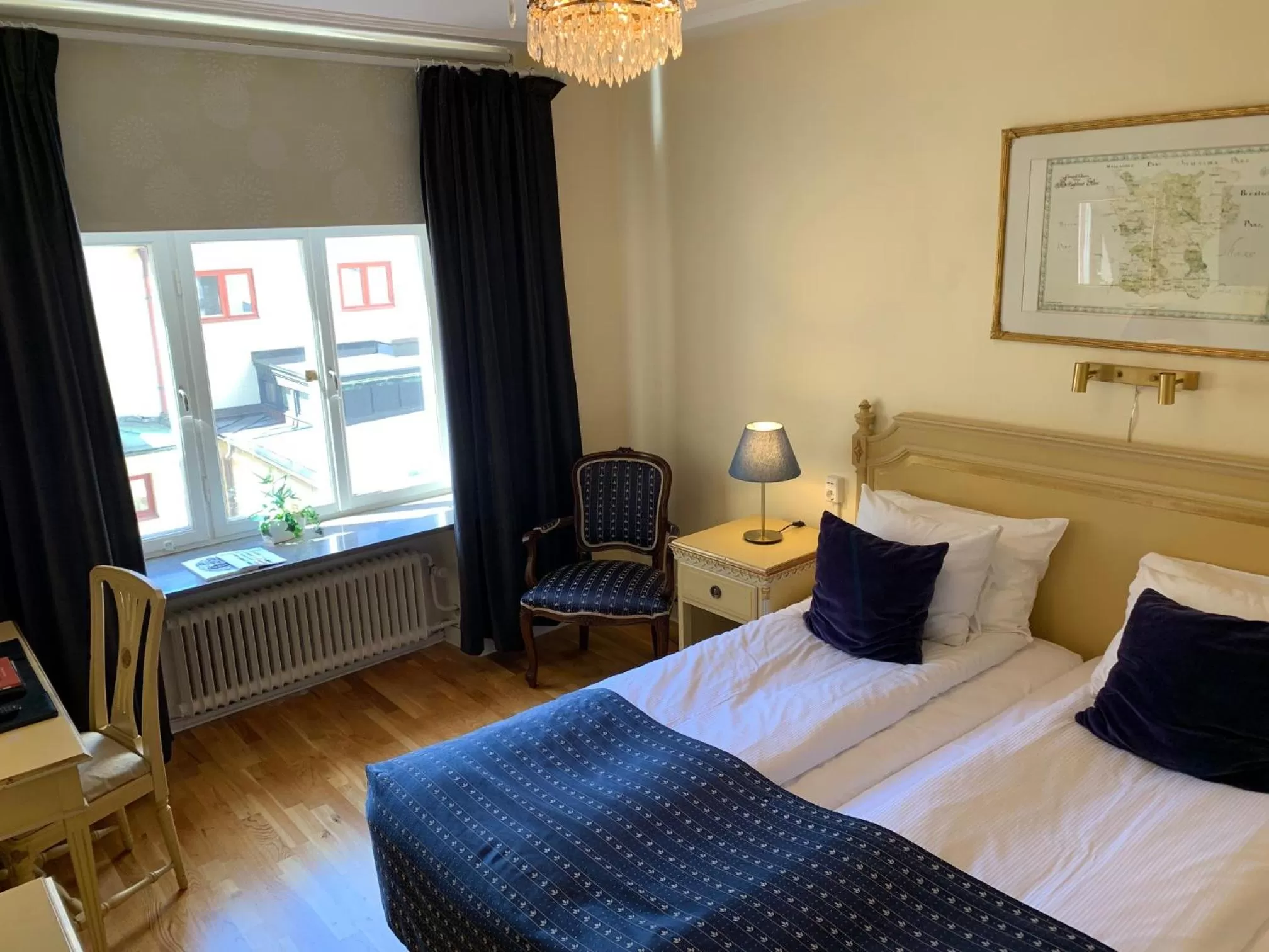 Bed in Mayfair Hotel Tunneln