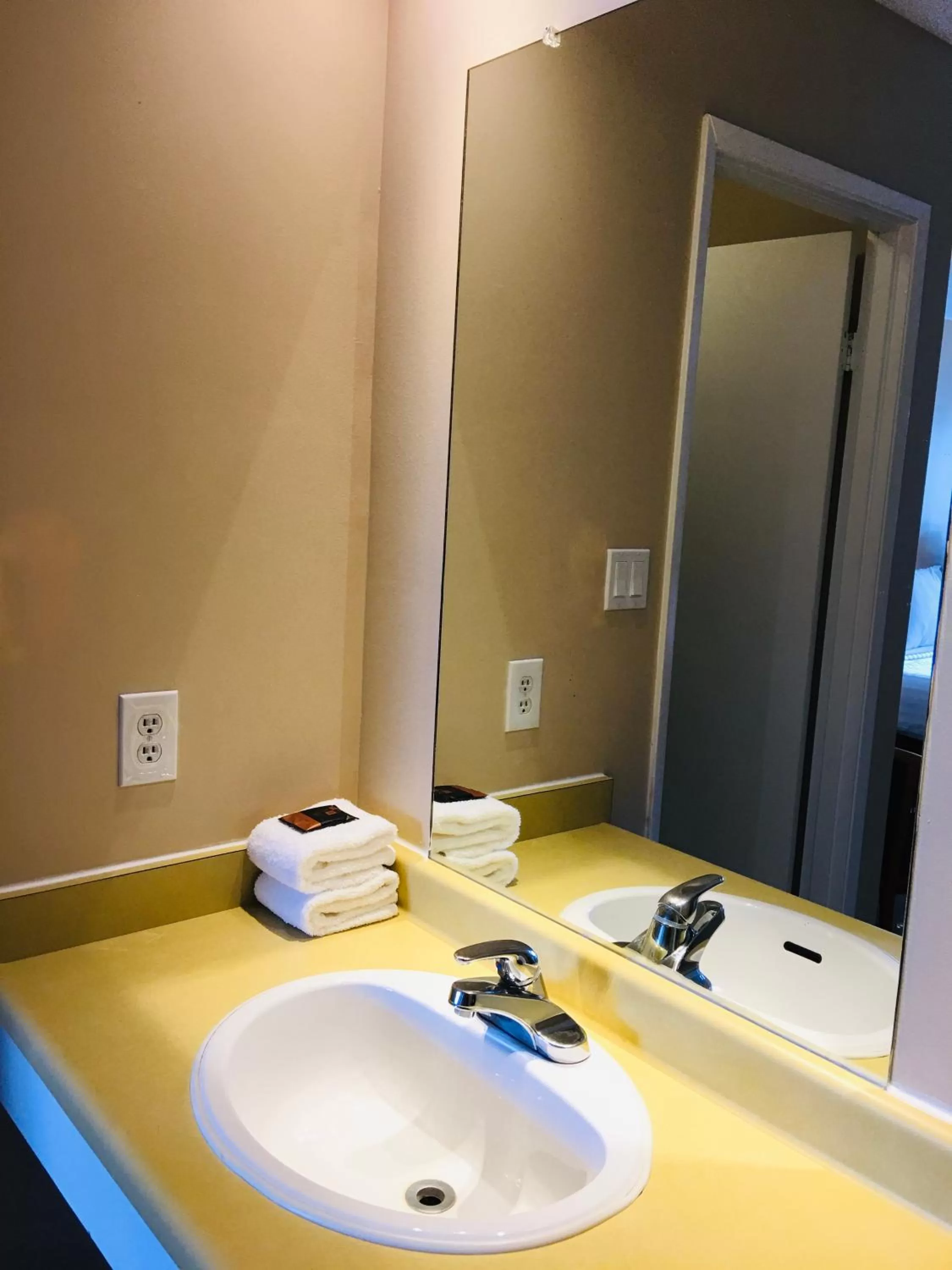 Bathroom in Thunderbird Motor Inn