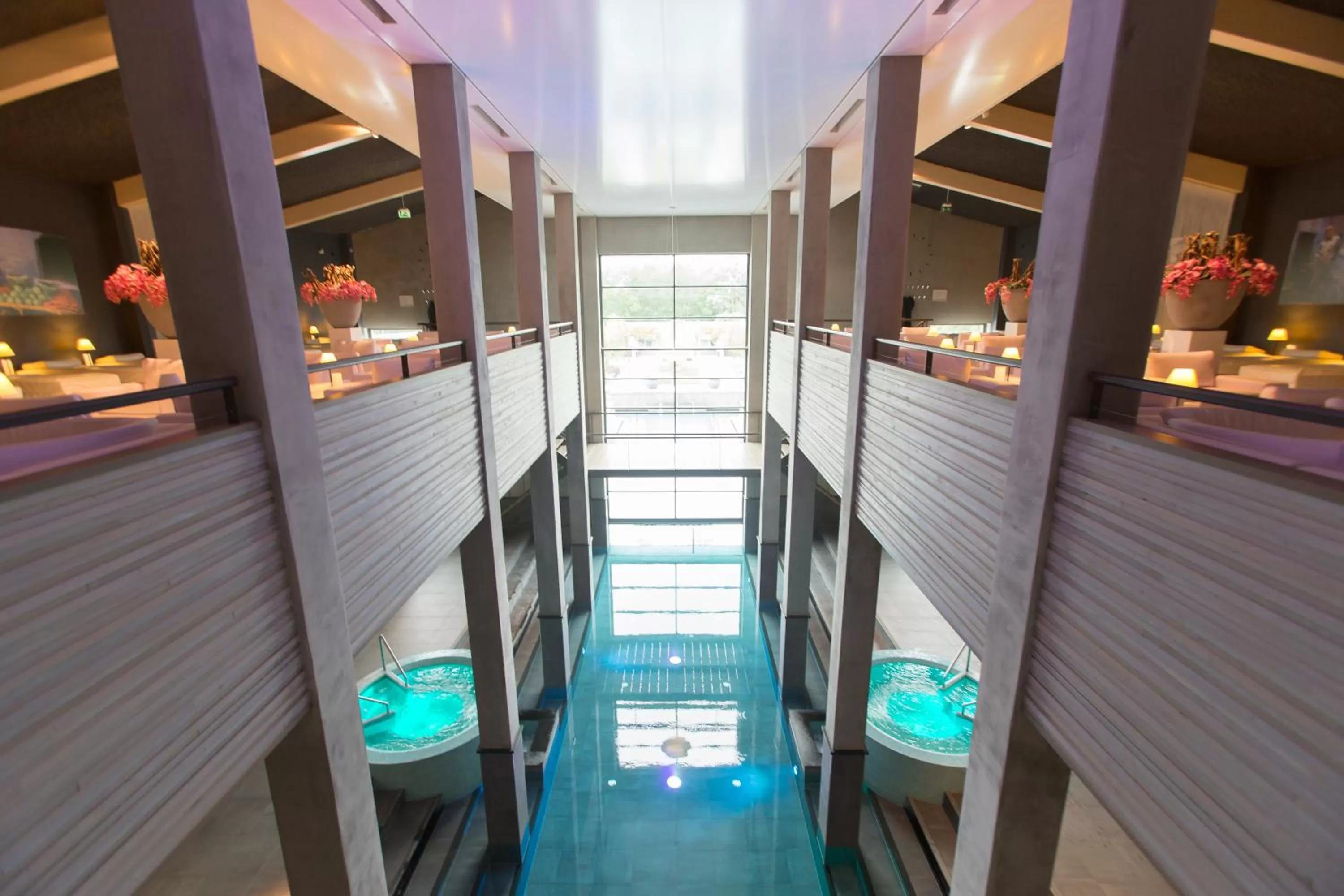 Swimming pool in Hotel & Wellness Zuiver