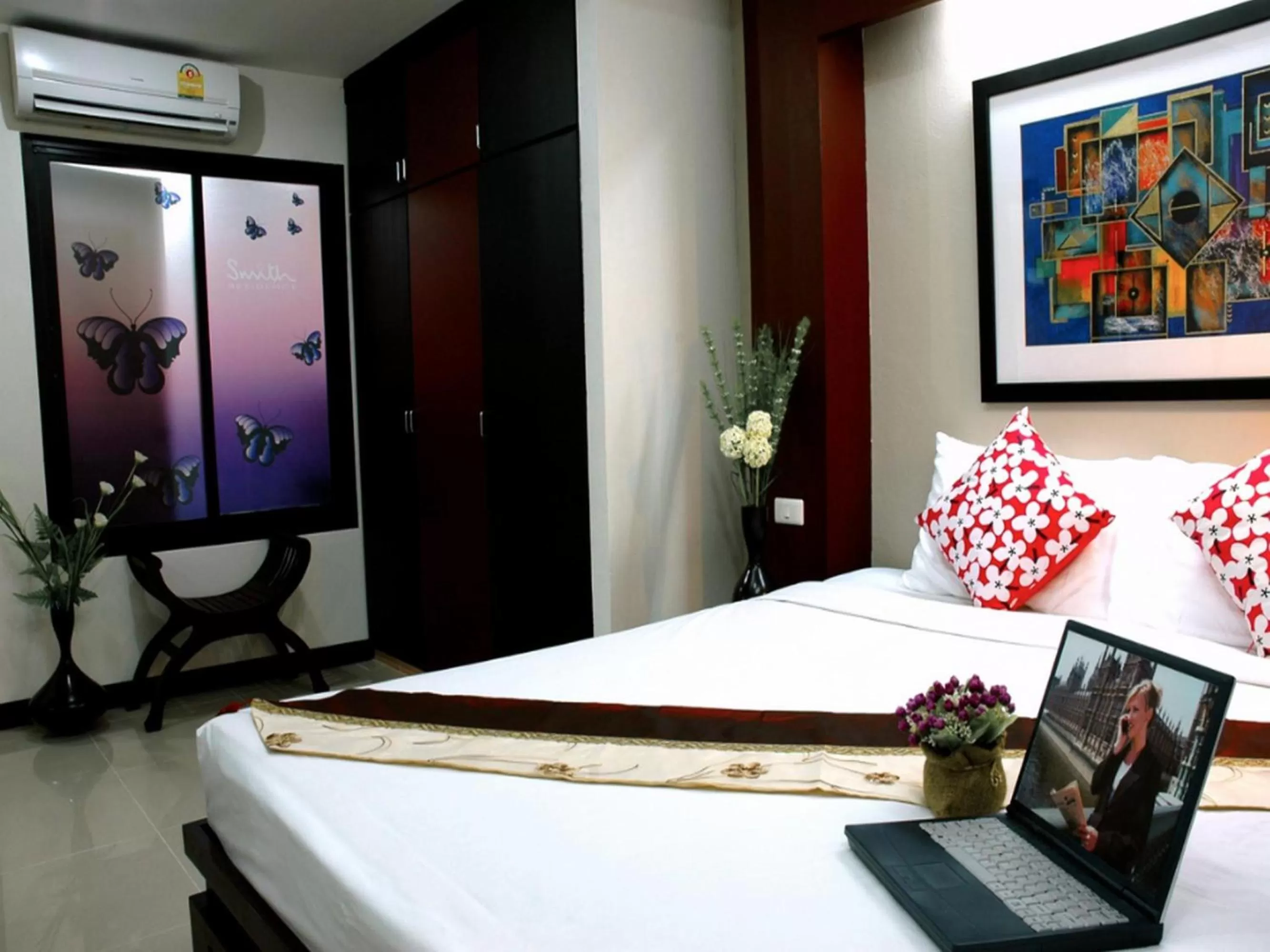 Bedroom, Bed in Smith Residence