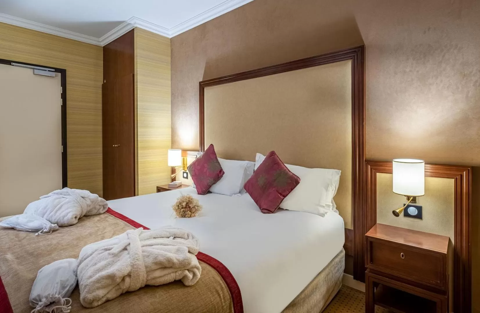 Bed in Hôtel 85 Saint Honore