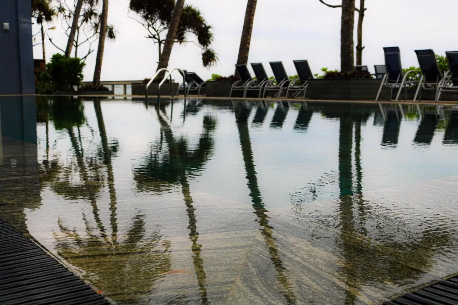 Earl's Regent Negombo "Golden Shore at Your Door - Find Your Dream Stay"