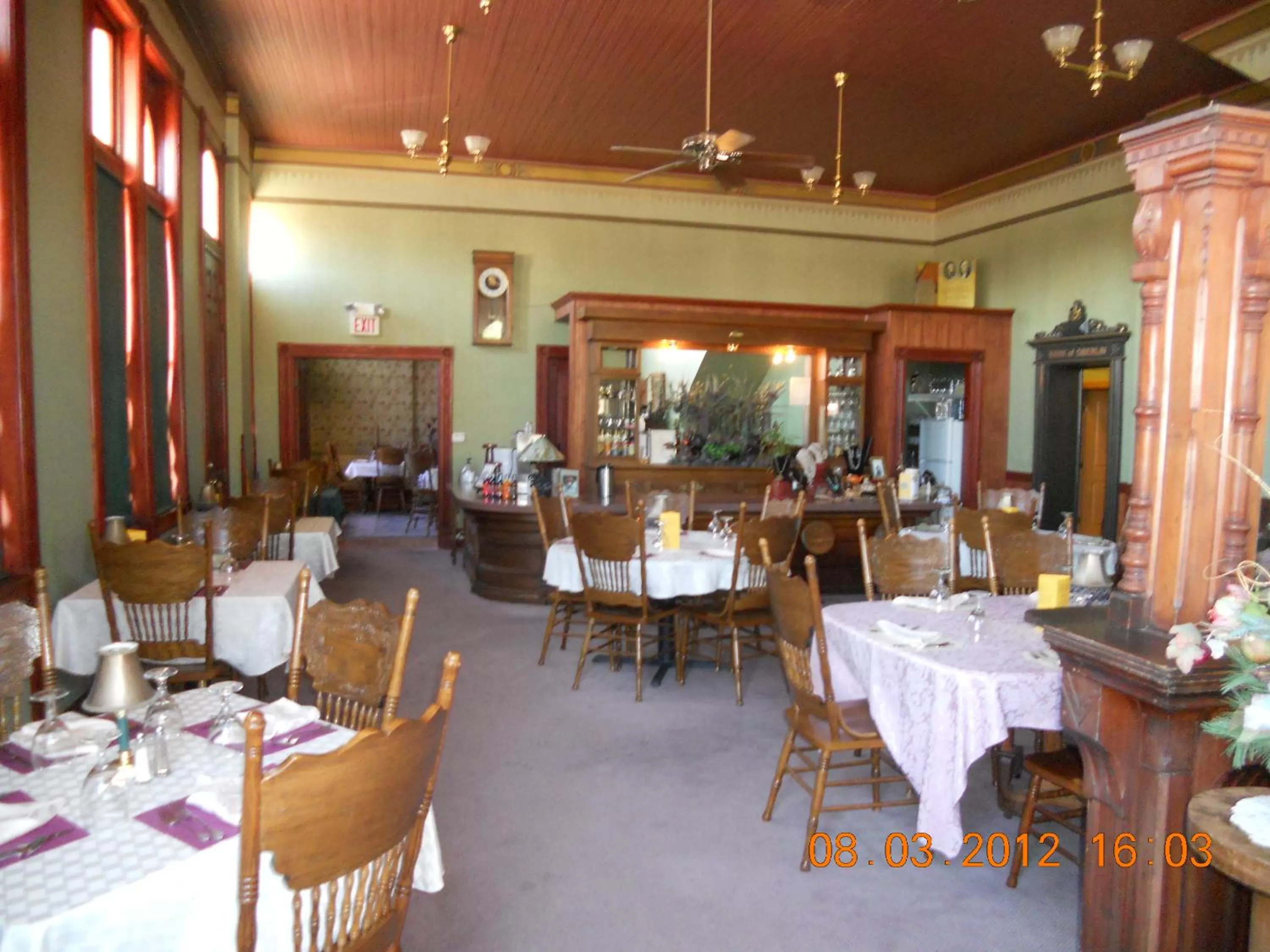 Restaurant/places to eat in LandMark Inn at the Historic Bank of Oberlin
