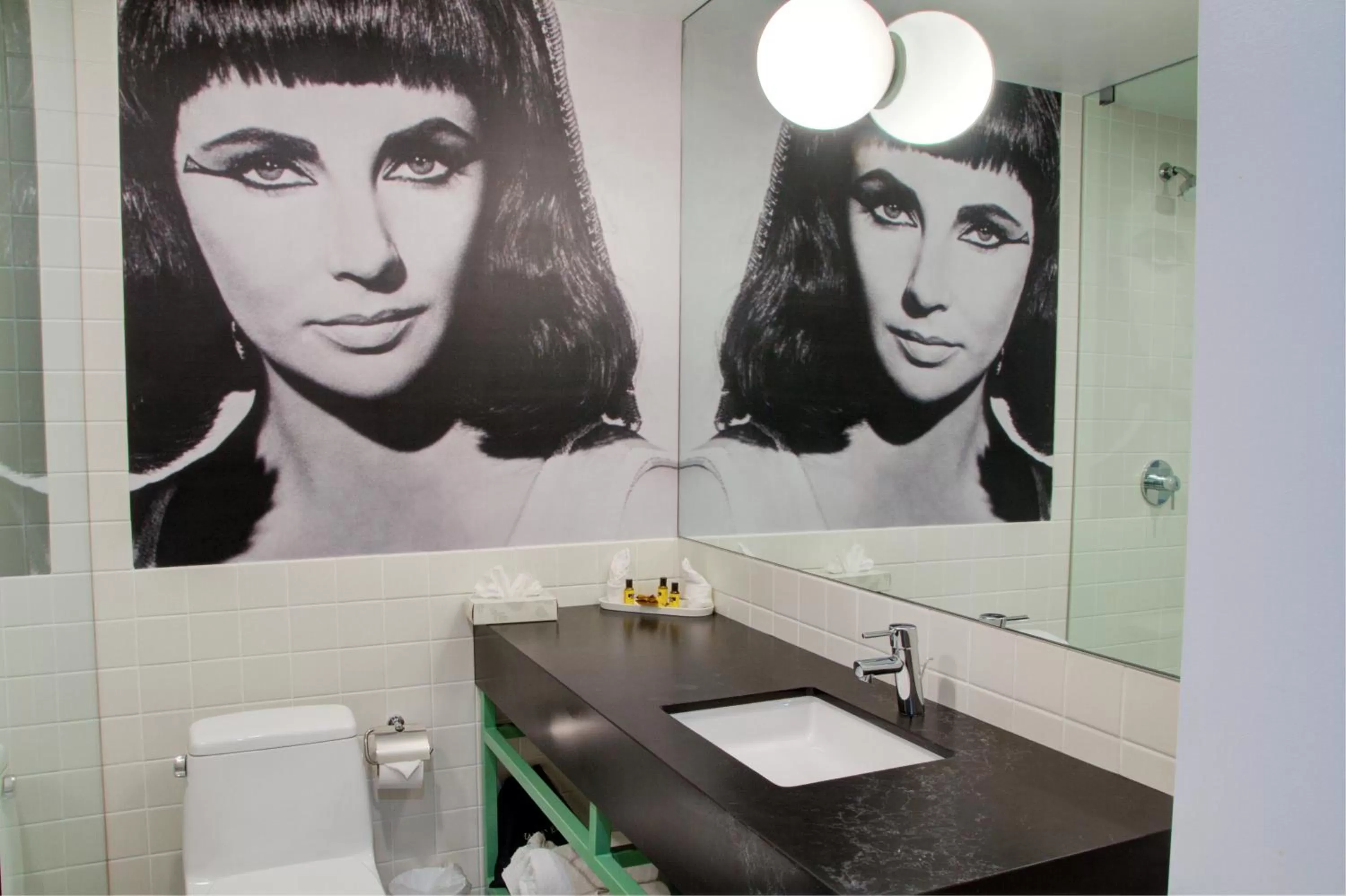 Bathroom in The Hollywood Franklin Hotel near Universal Studios