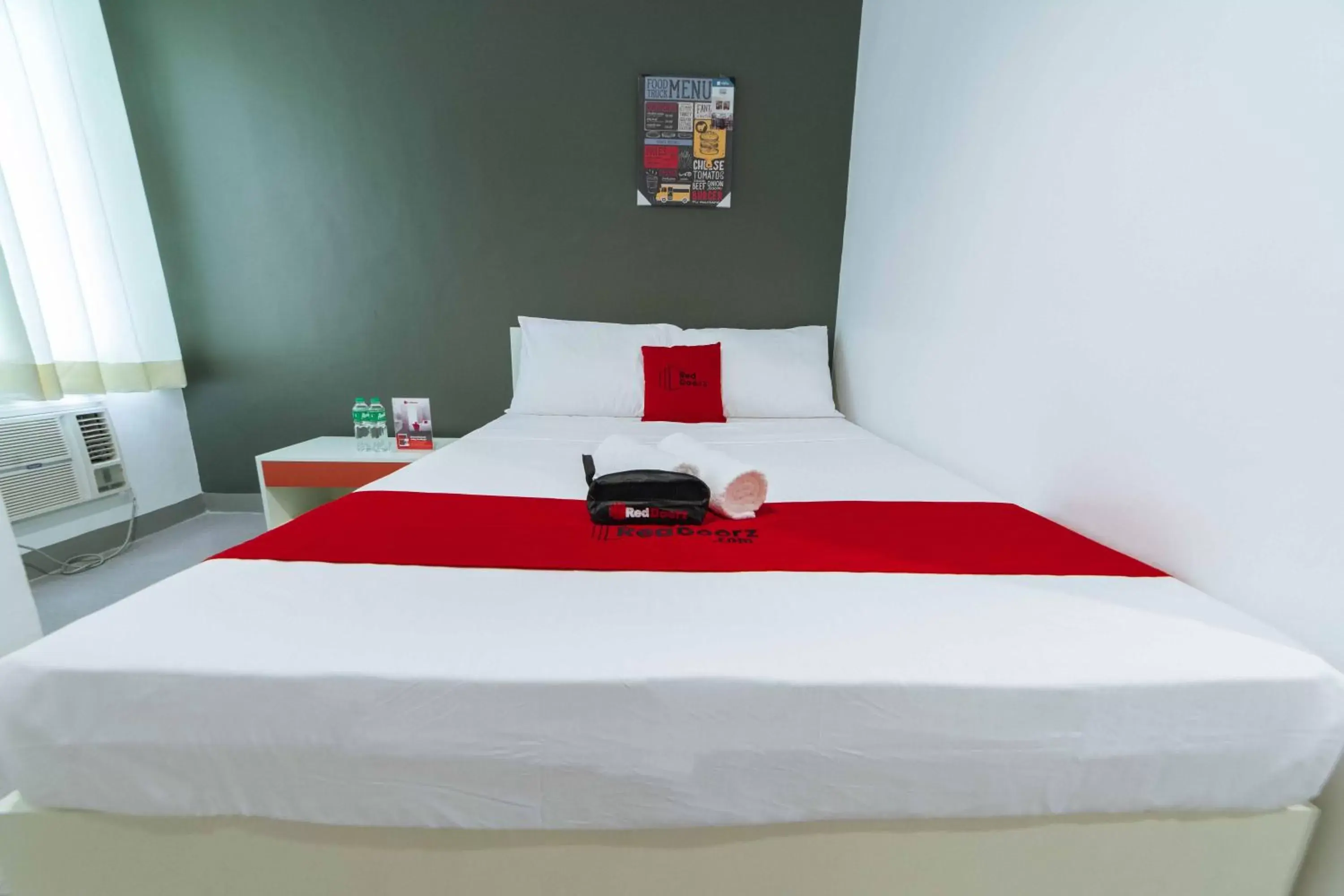 Double Room in RedDoorz Plus @ Roxas Street Davao Double Room in RedDoorz Plus @ Roxas Street Davao