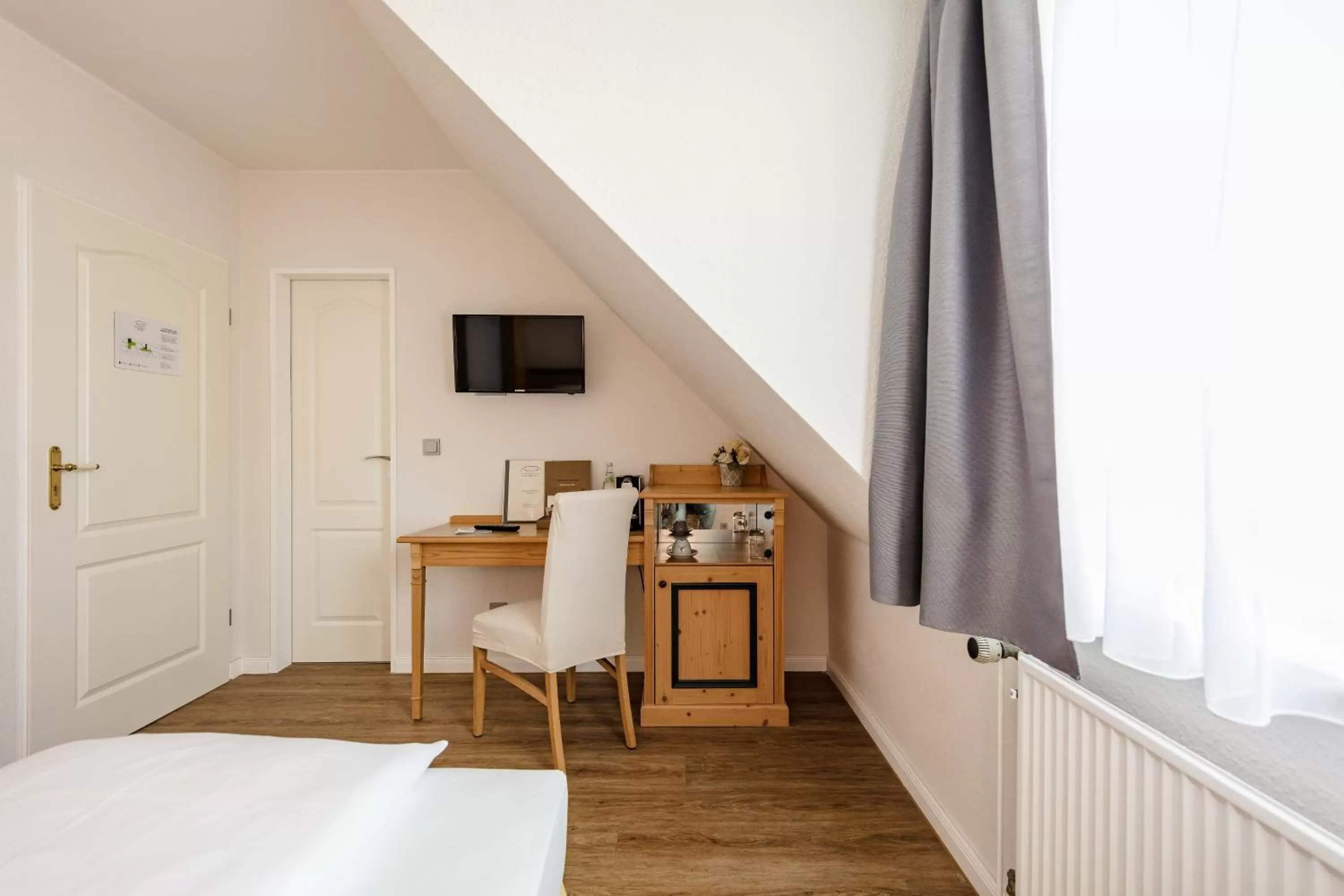 TV and multimedia, Bed in Hotel Zum Zeppelin Hamburg