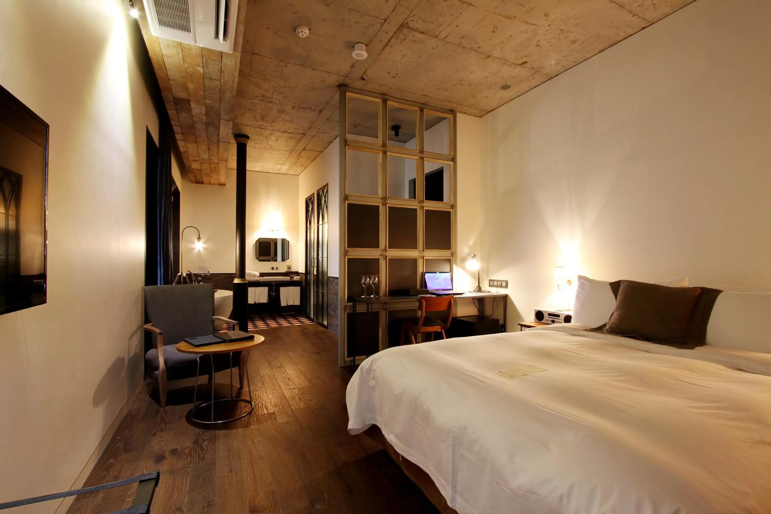 Photo of the whole room, Bed in Boutique Hotel Loft