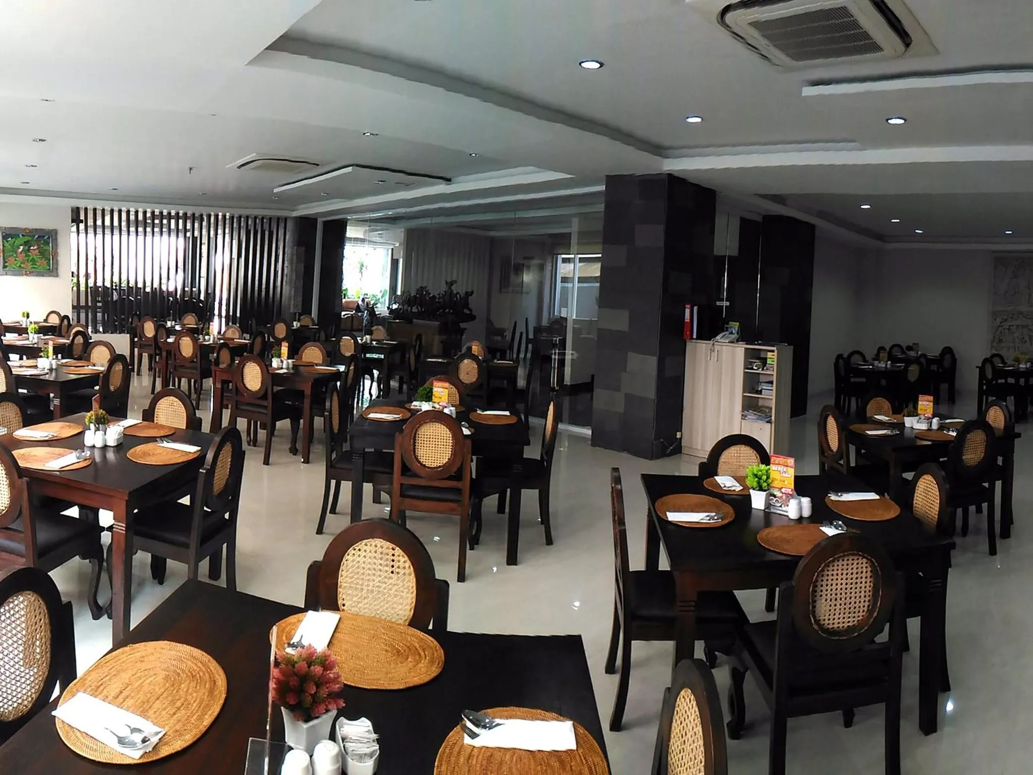 Restaurant/places to eat in Grand Puri Saron Hotel Yogyakarta