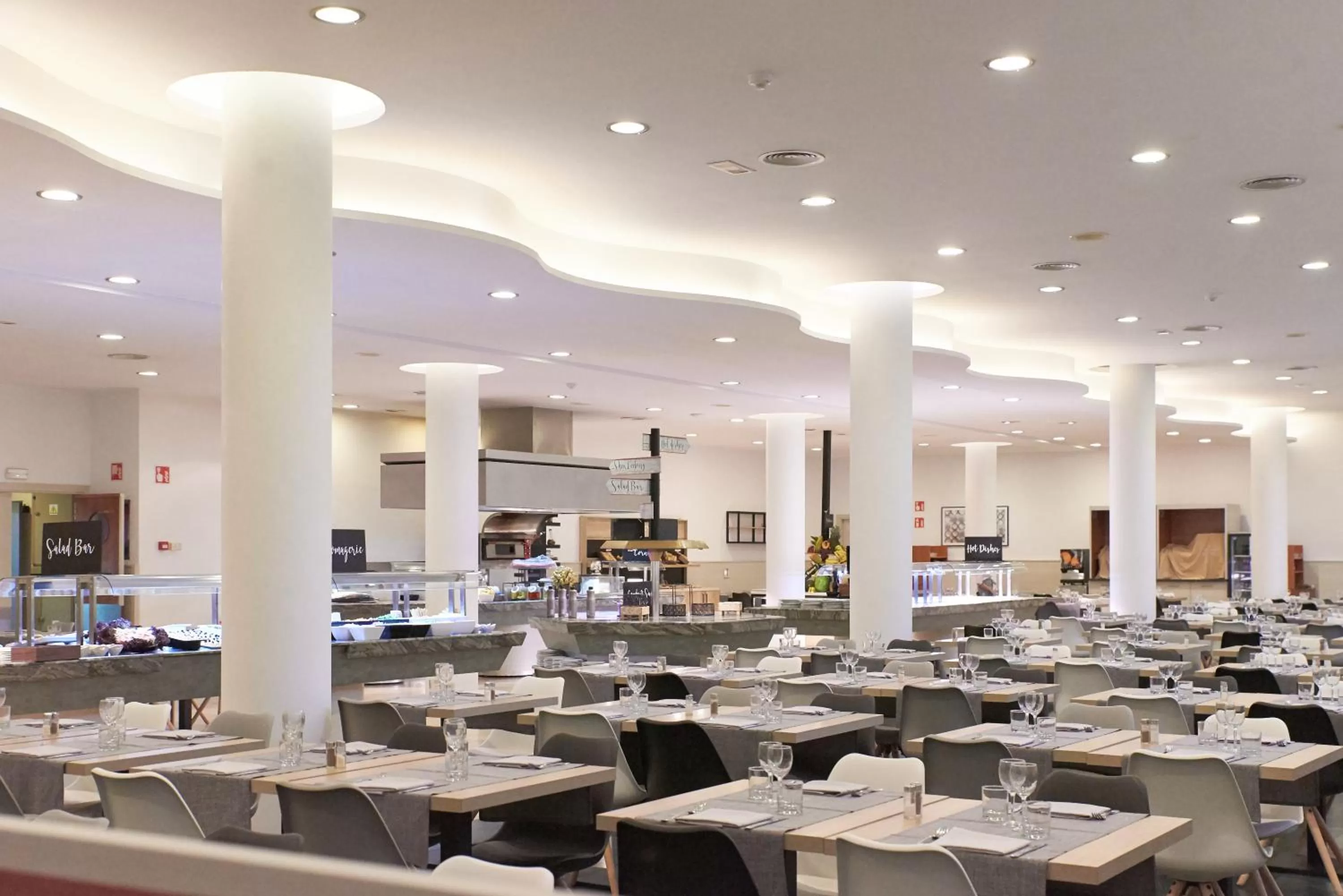 Restaurant/places to eat in DWO Sirius