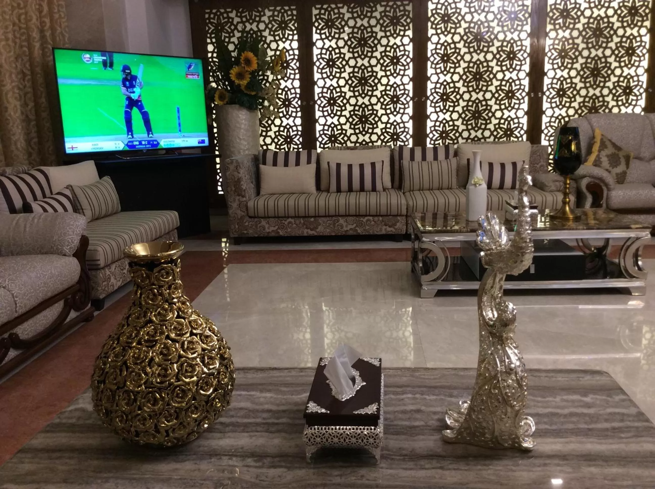 Communal lounge/ TV room in Marino Royal Hotel