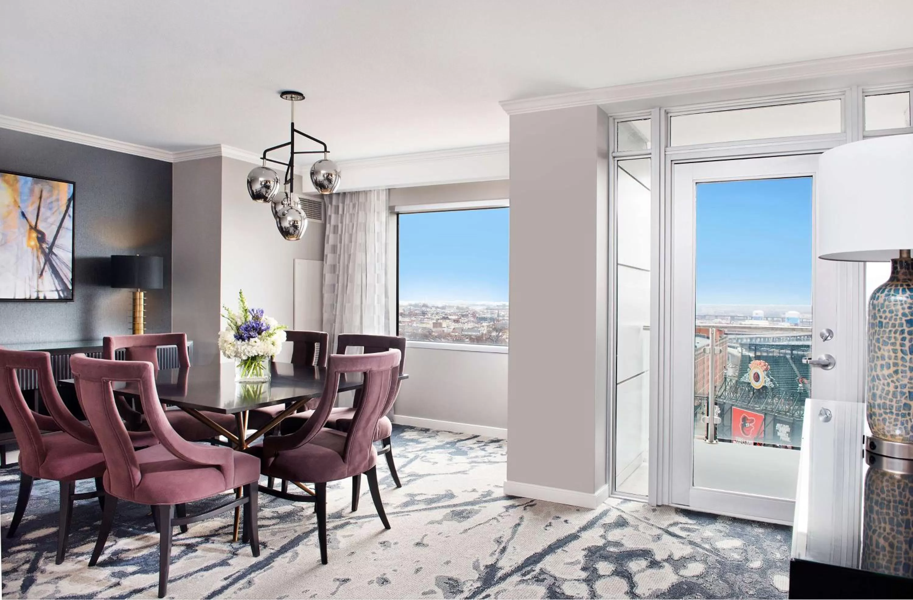 Living room in Hilton Baltimore Inner Harbor