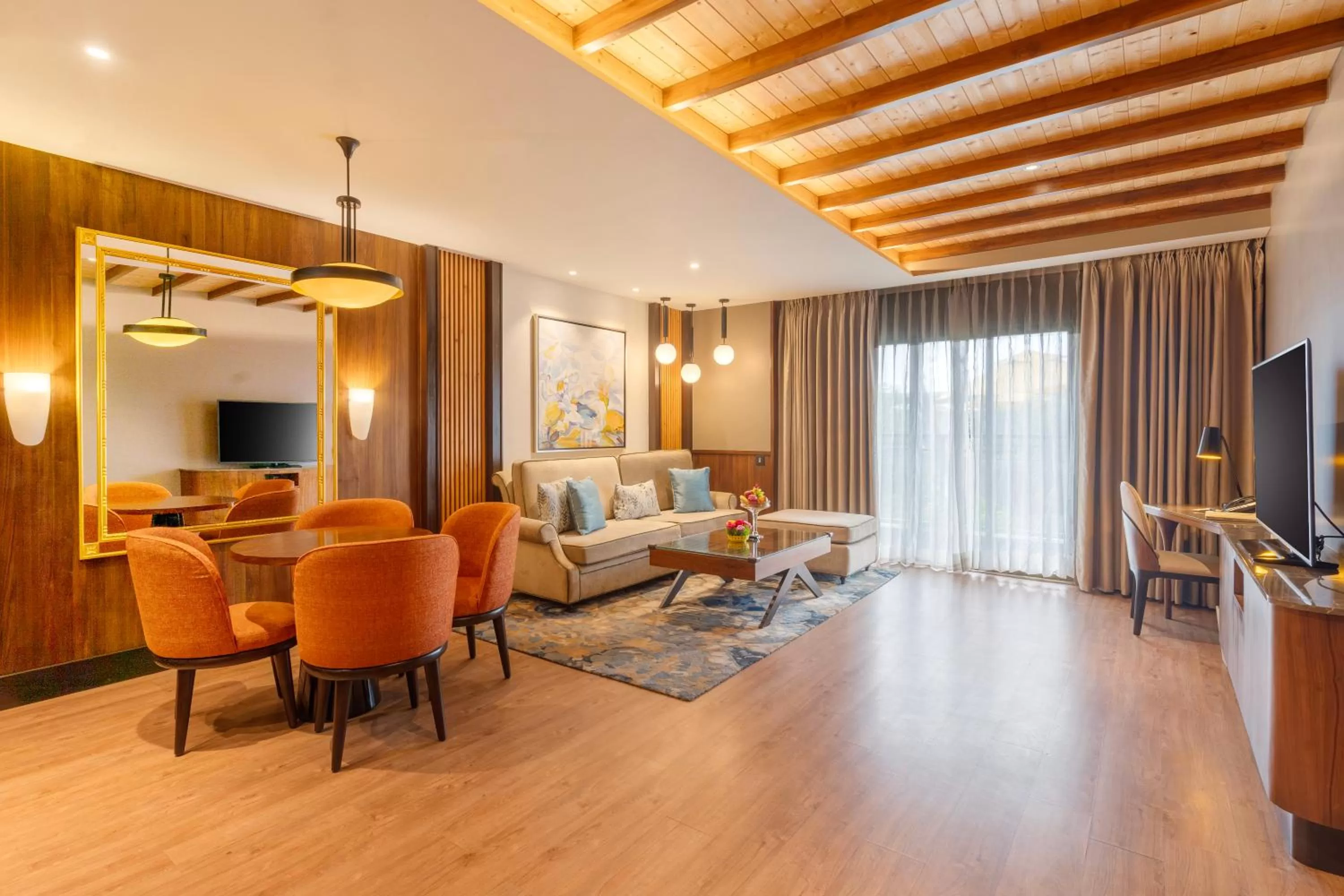 Living room, Seating Area in Radisson Blu Resort Dharamshala