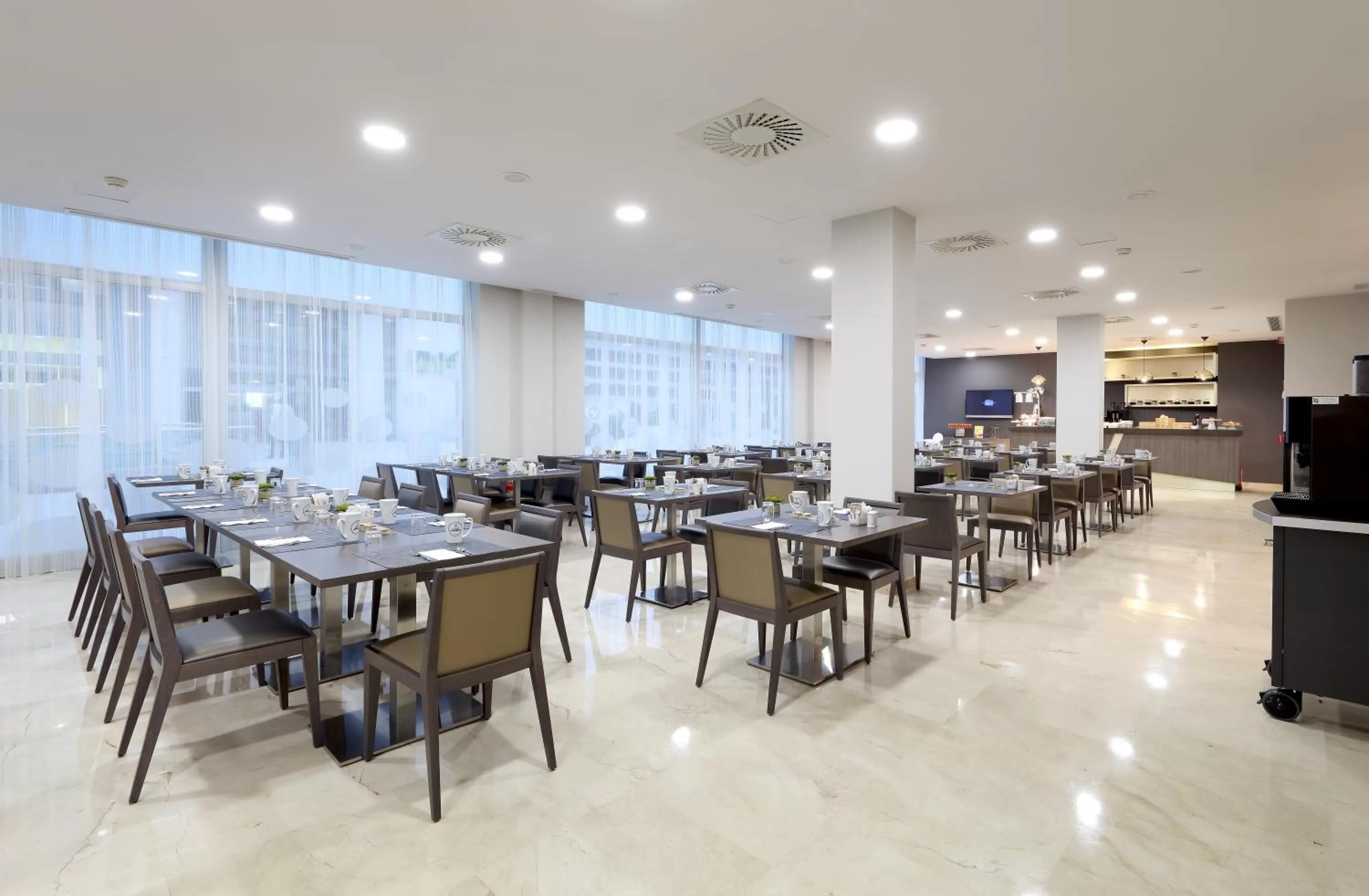 Dining area in Exe Zaragoza WTC