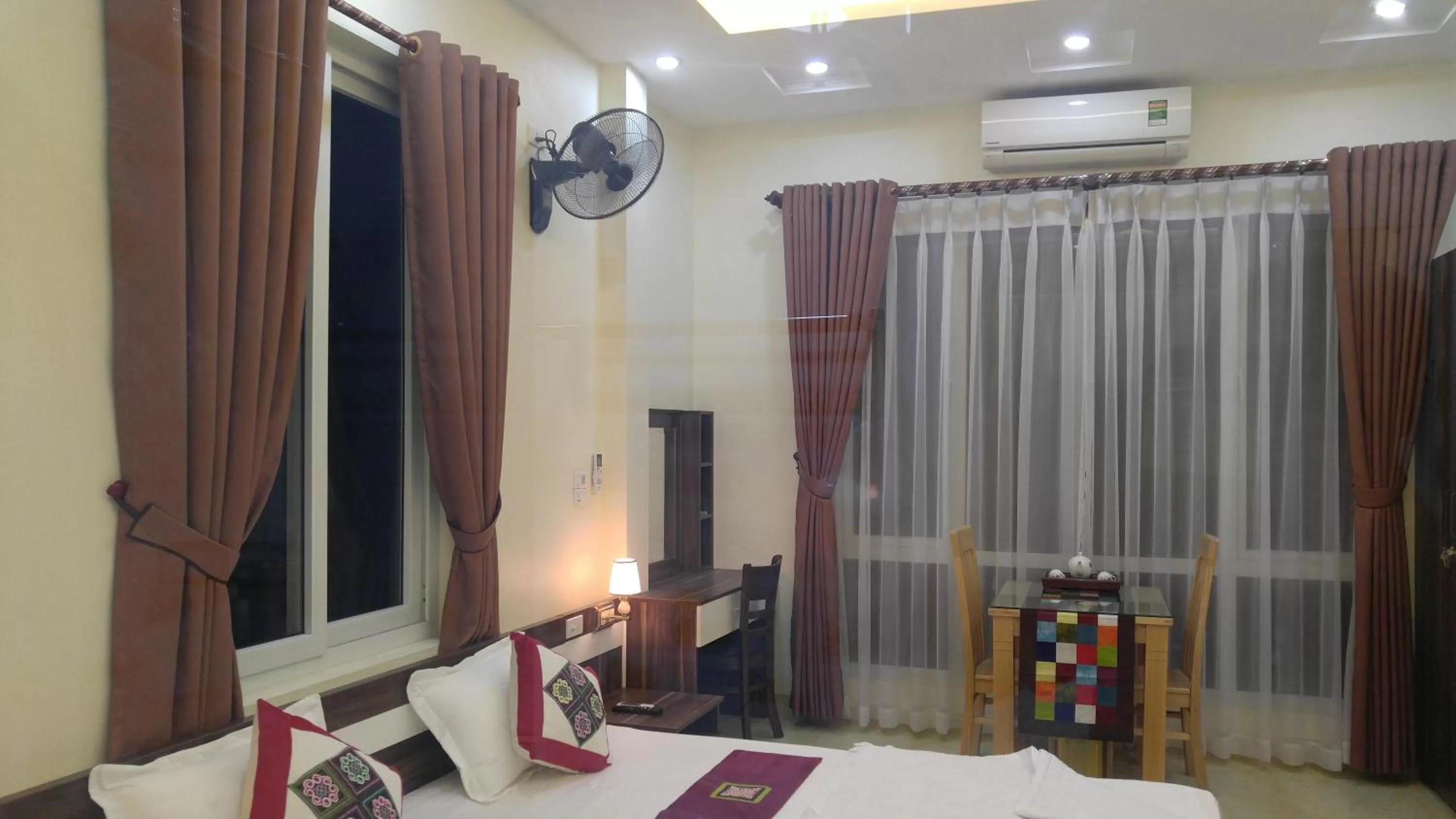 Bed in Friendly Home Hotel