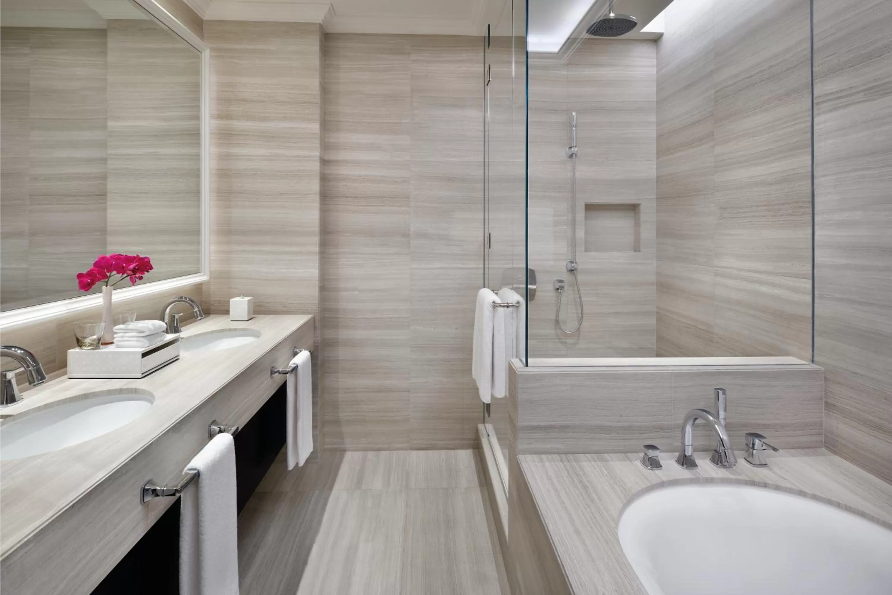 Shower in Address Dubai Mall