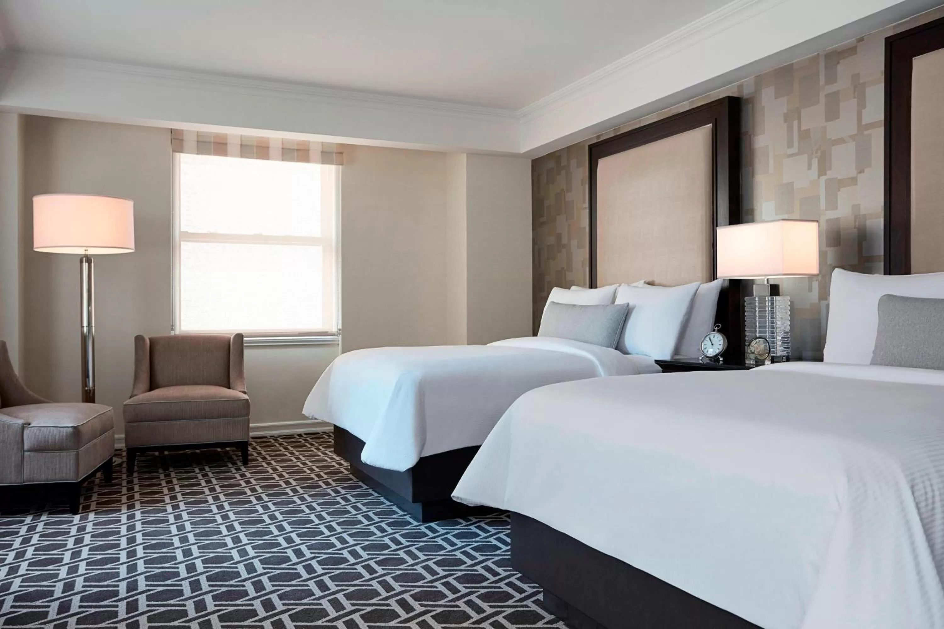 Photo of the whole room, Bed in JW Marriott Essex House New York