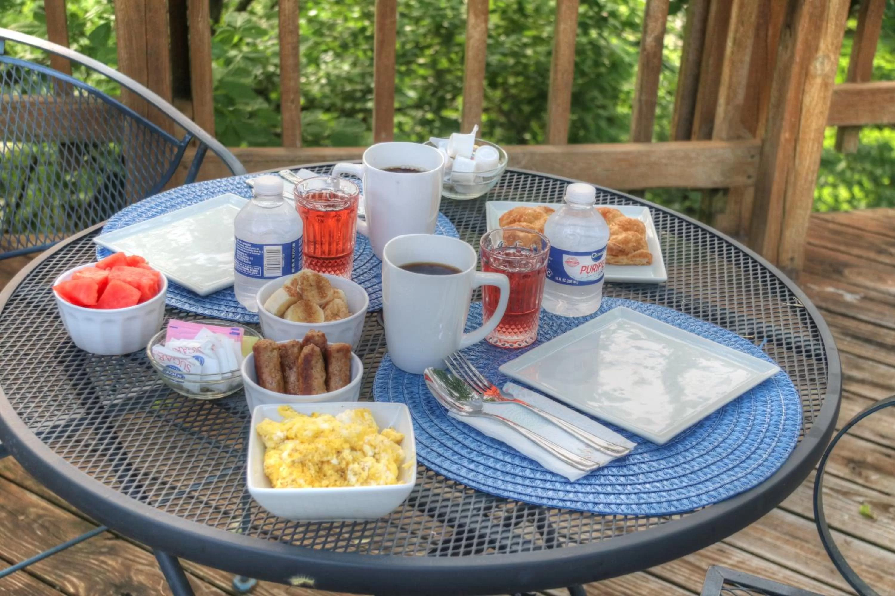 Breakfast in Hidden Springs Bed and Breakfast