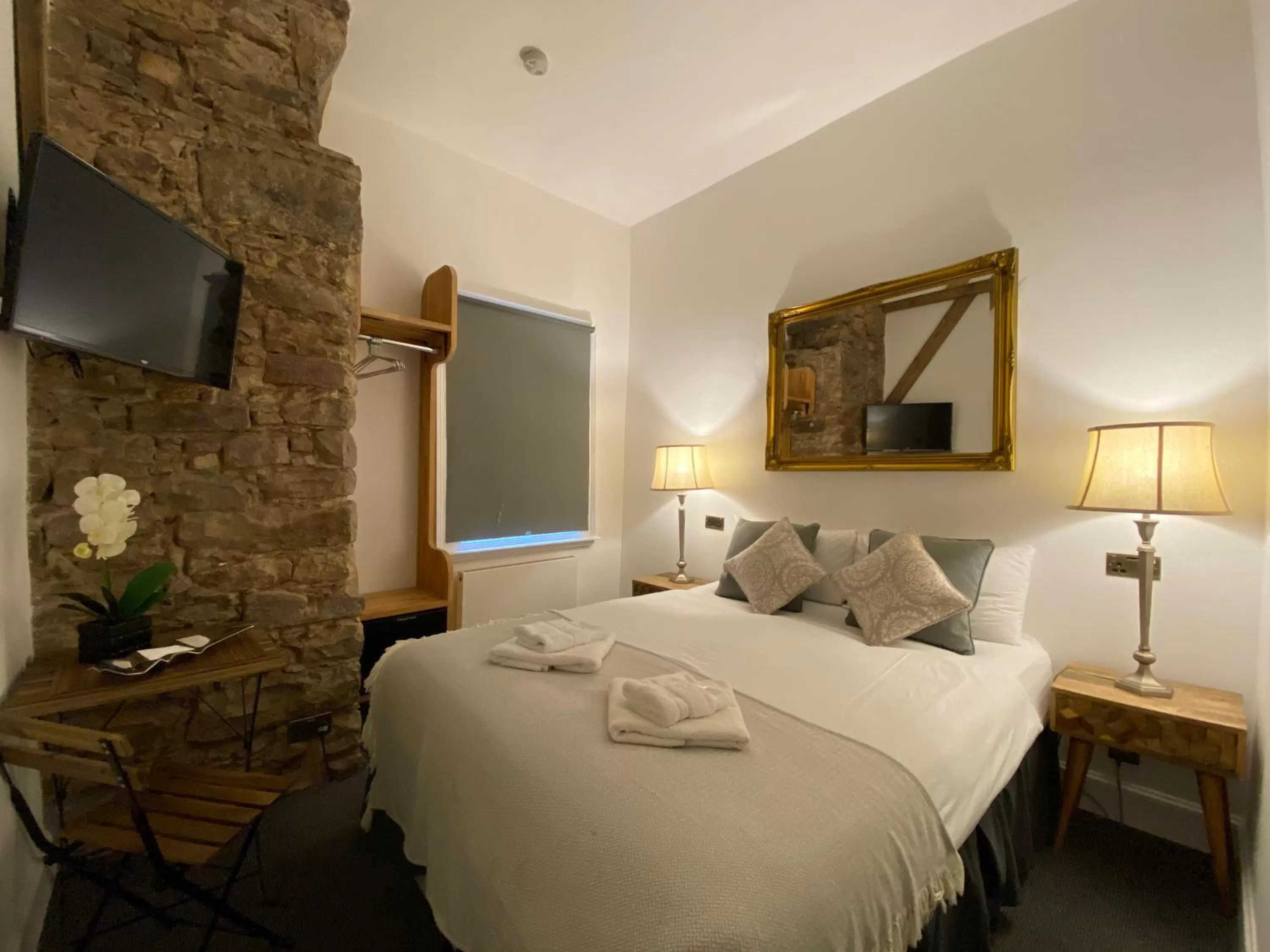 Bedroom, Bed in Royal Mile Balconies by the Castle