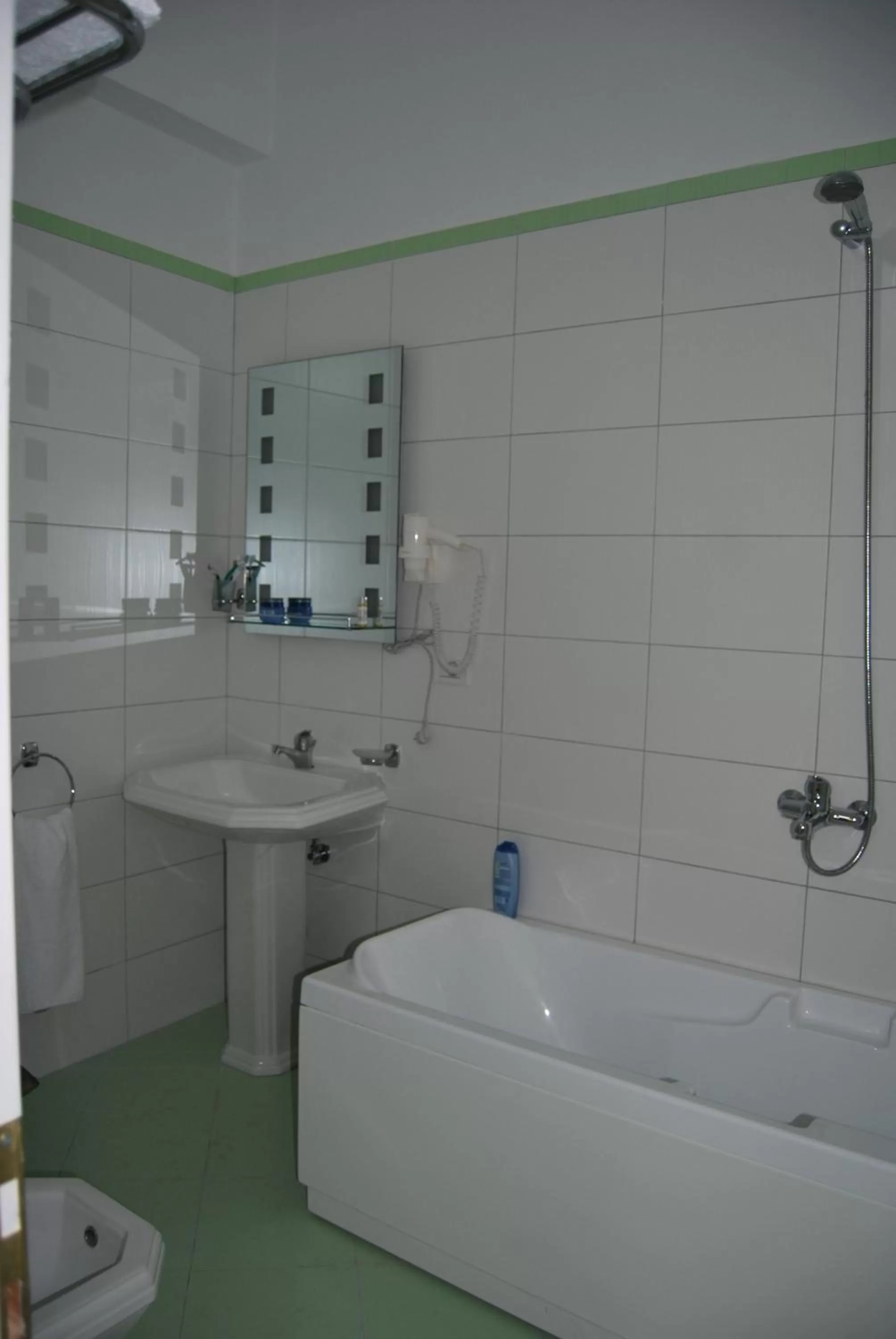 Bathroom in Hotel & Restaurant White City