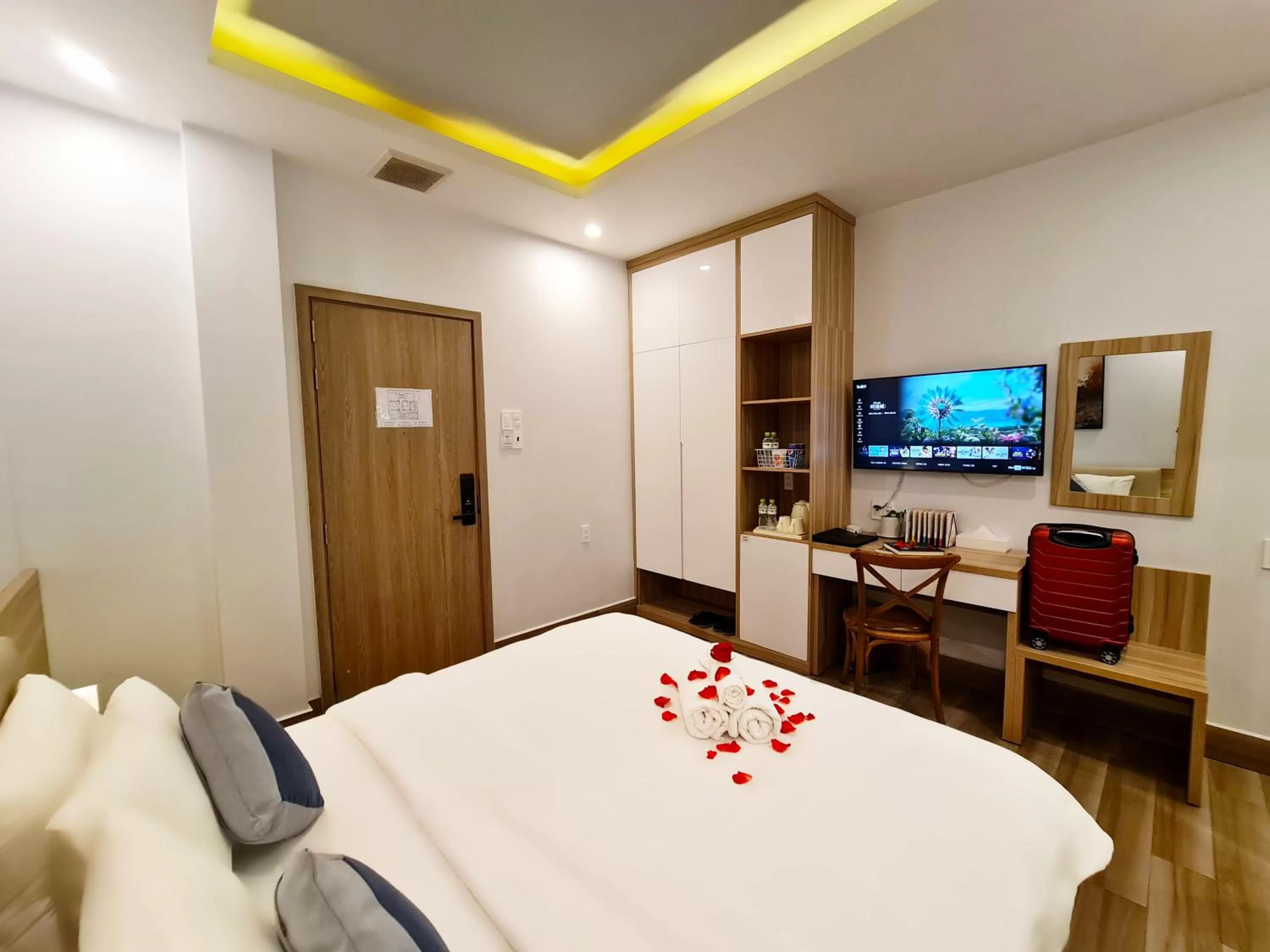 Photo of the whole room, Bed in Dong Hai Hotel _ Rach Gia