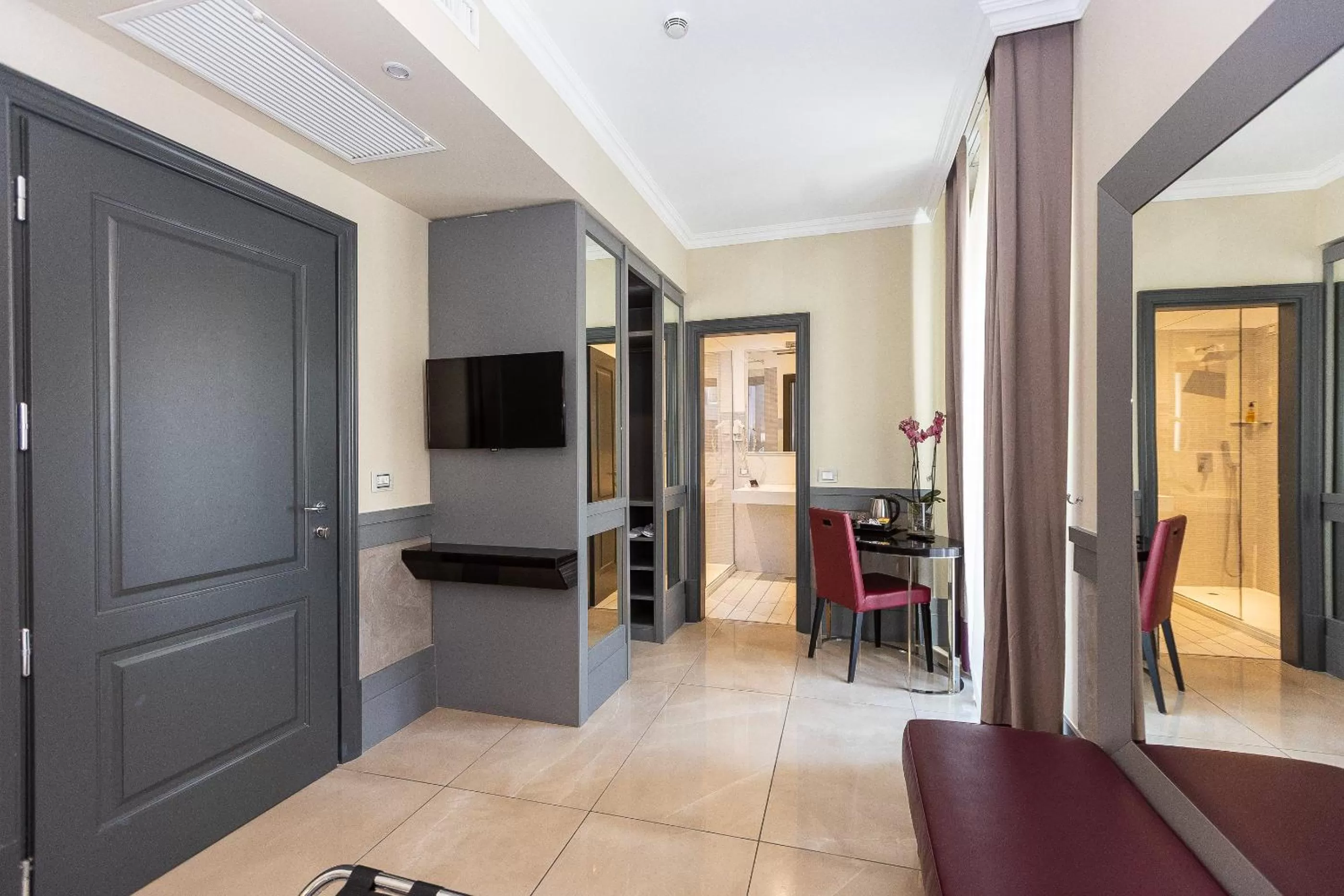 Photo of the whole room in Hotel Castellino Roma