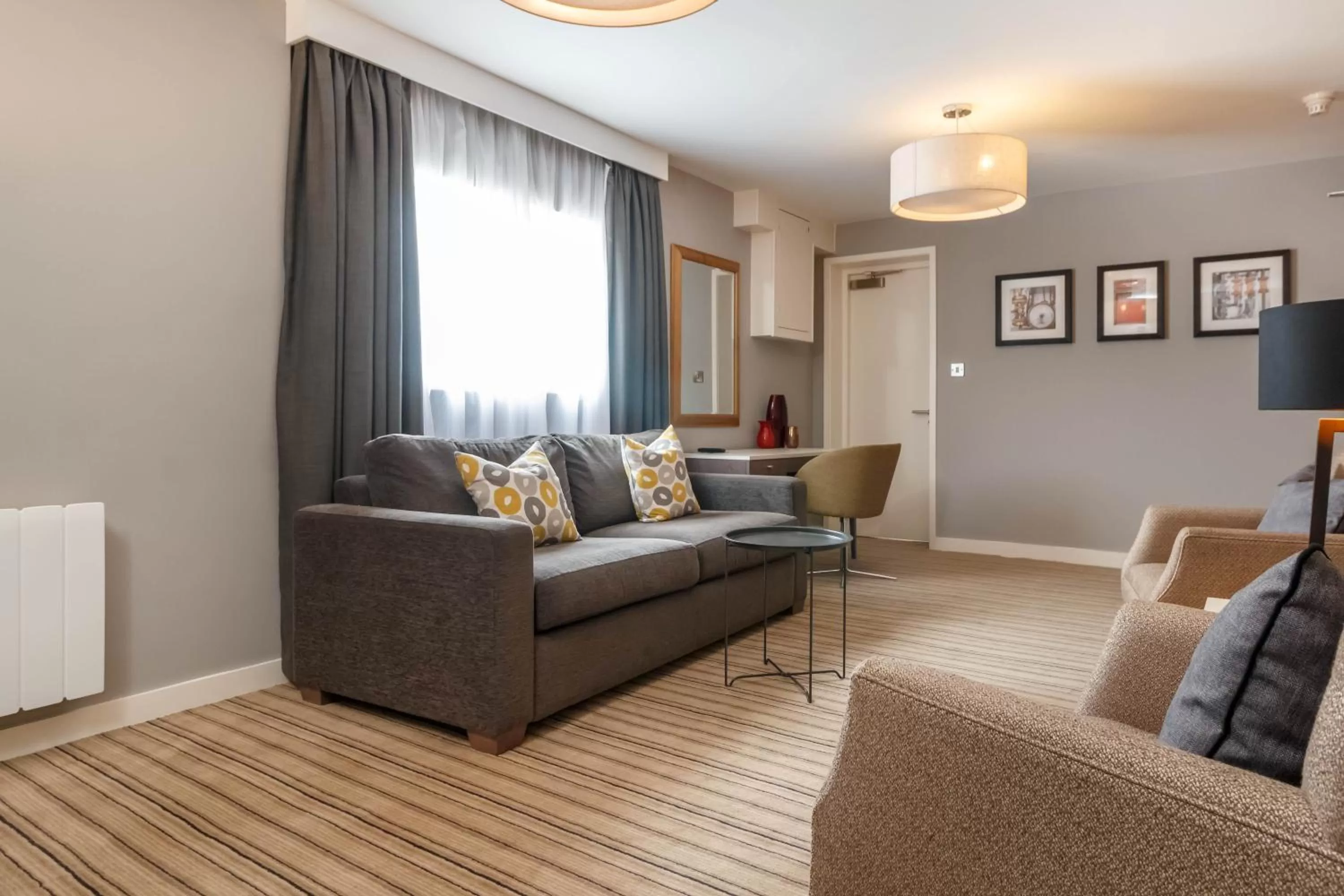 Living room in Garner Hotel Preston Samlesbury by IHG