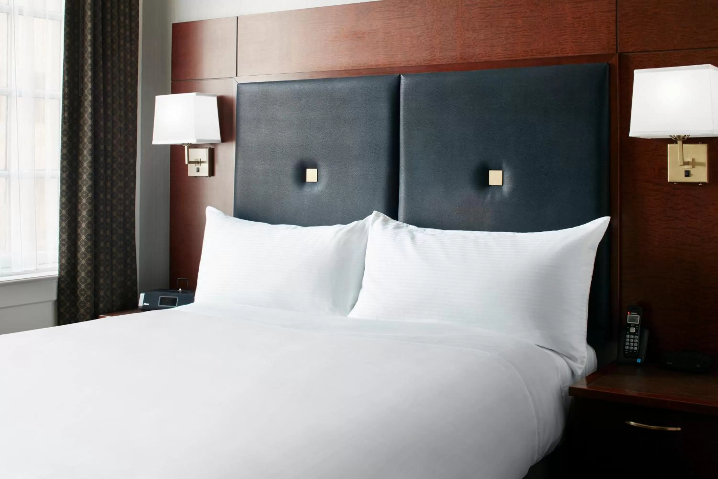 Photo of the whole room, Bed in Club Quarters Hotel Downtown, Houston