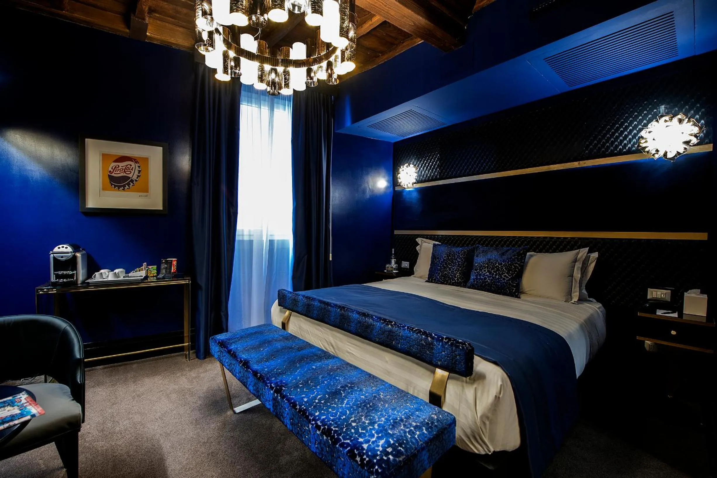 Bed in Torre Argentina Relais - Residenze di Charme