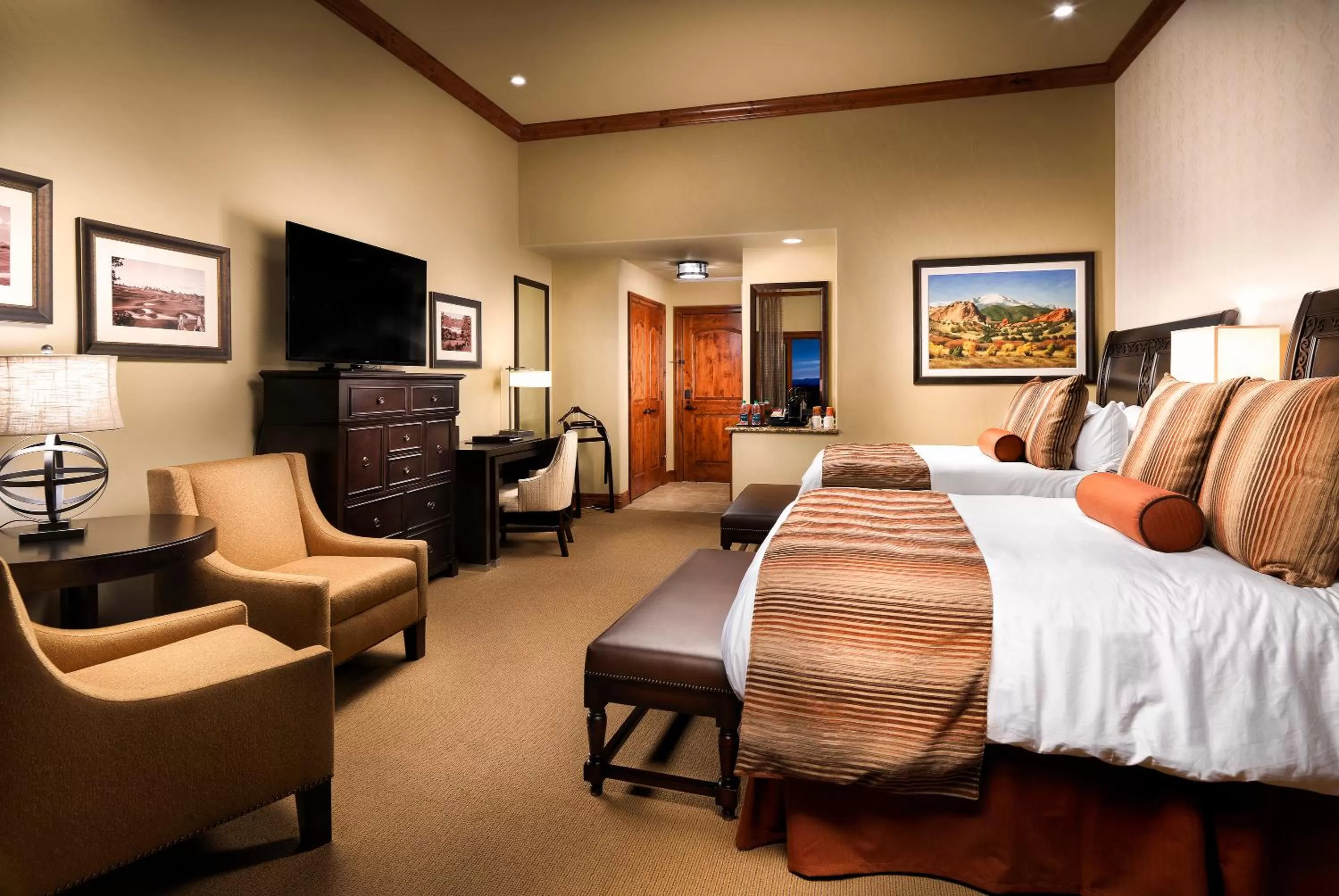 Photo of the whole room, Bed in Flying Horse Resort & Club