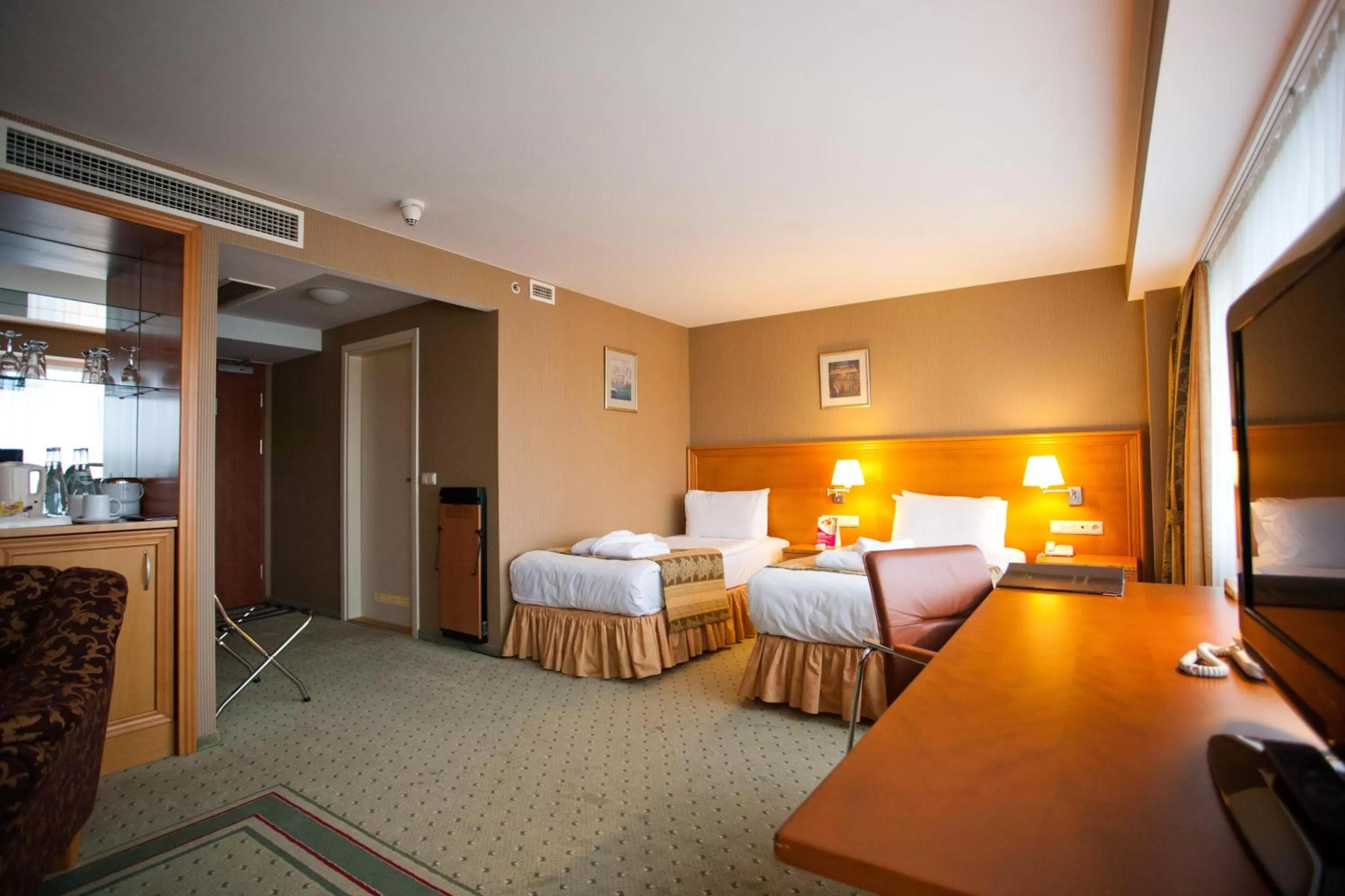 Photo of the whole room, Bed in VILNIUS PARK PLAZA HOTEL, Restaurant & Terrace, Panorama Bar, Conference & Banquet Center