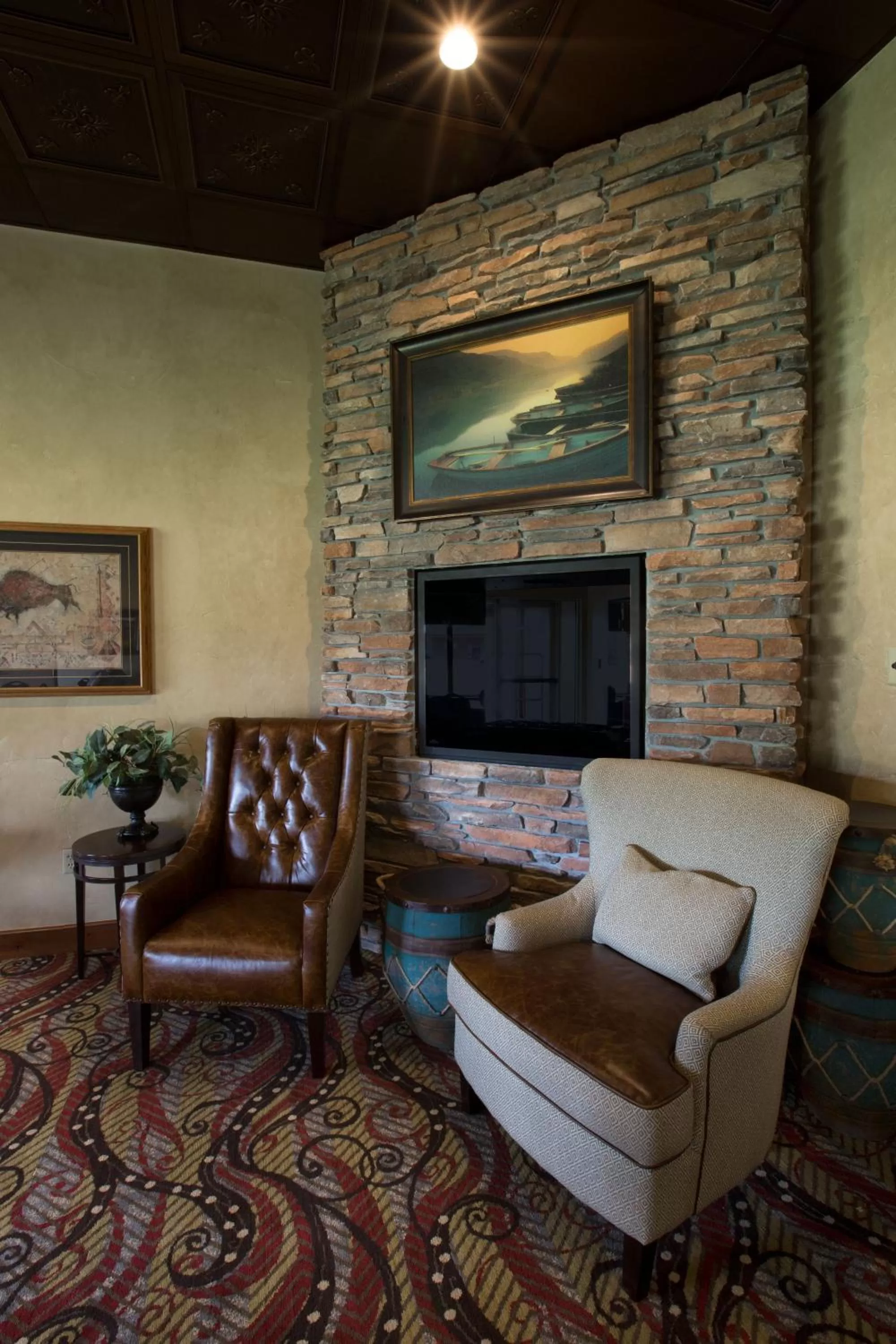 Communal lounge/ TV room in Miles City Hotel & Suites